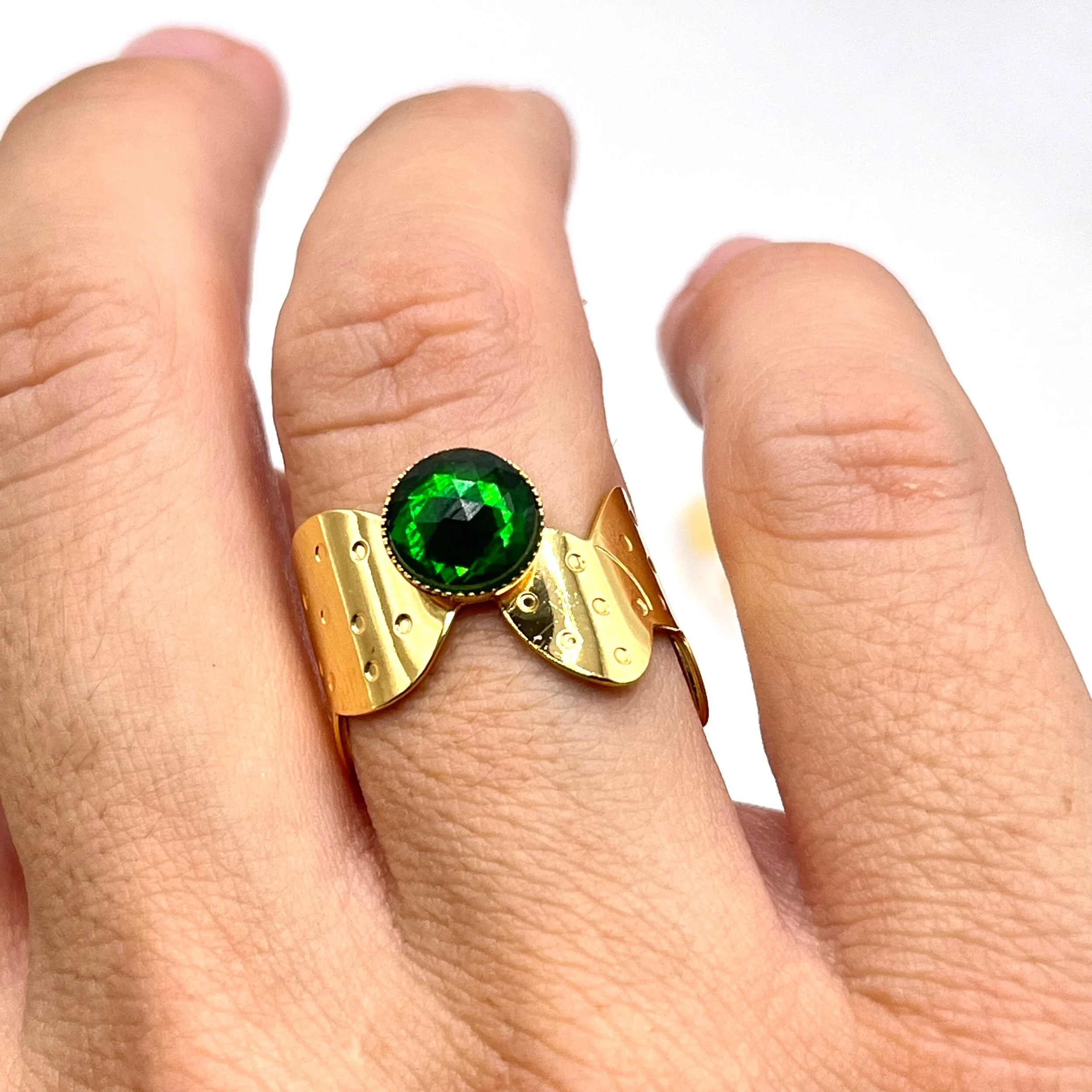 1050FF5C-F05C-4E70-AB0E-B26D144FB3BB