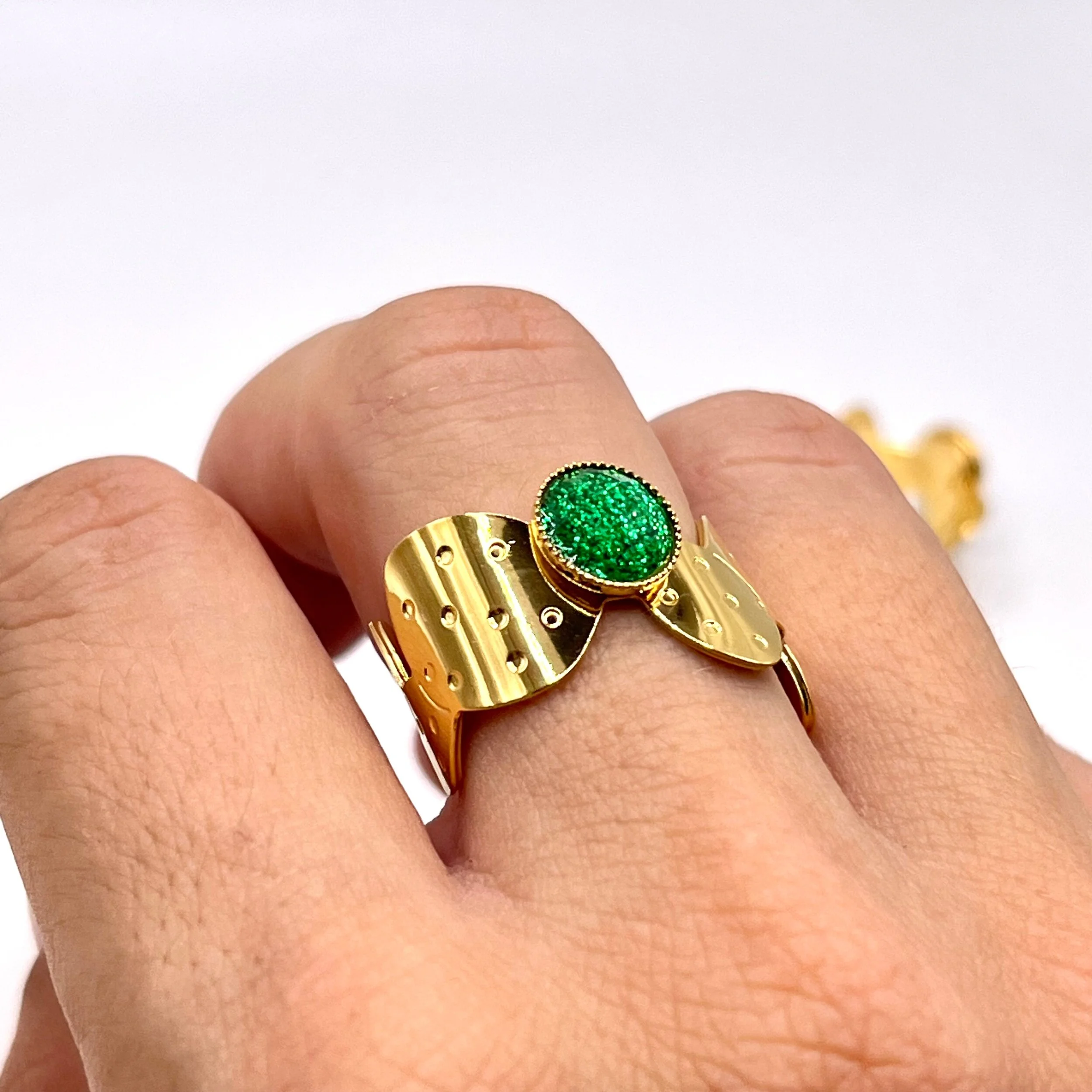 67DD6AF2-FA3C-4D9C-A592-843317ECECAB