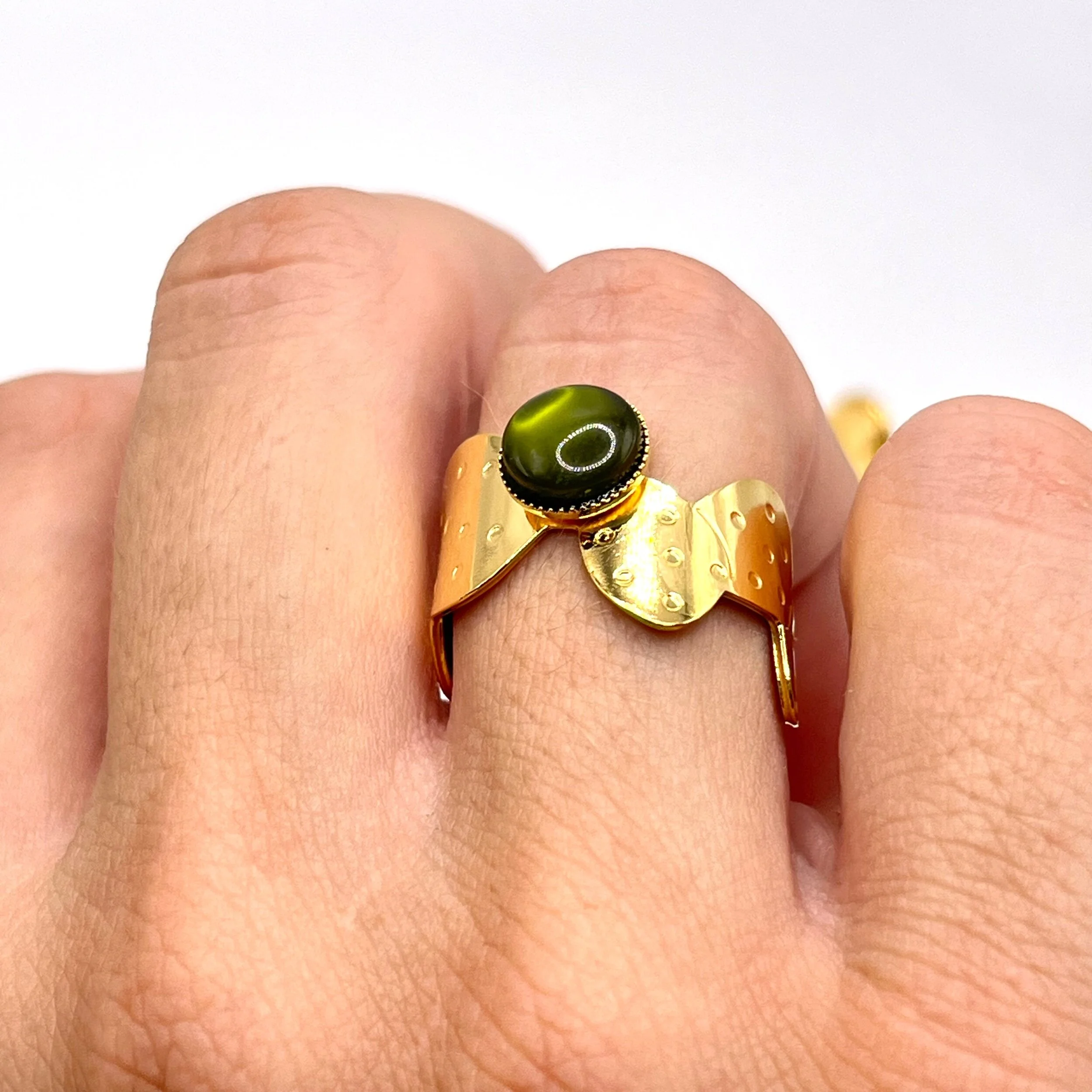 E884CBC9-7700-4D59-AD00-8DCC40281D8F