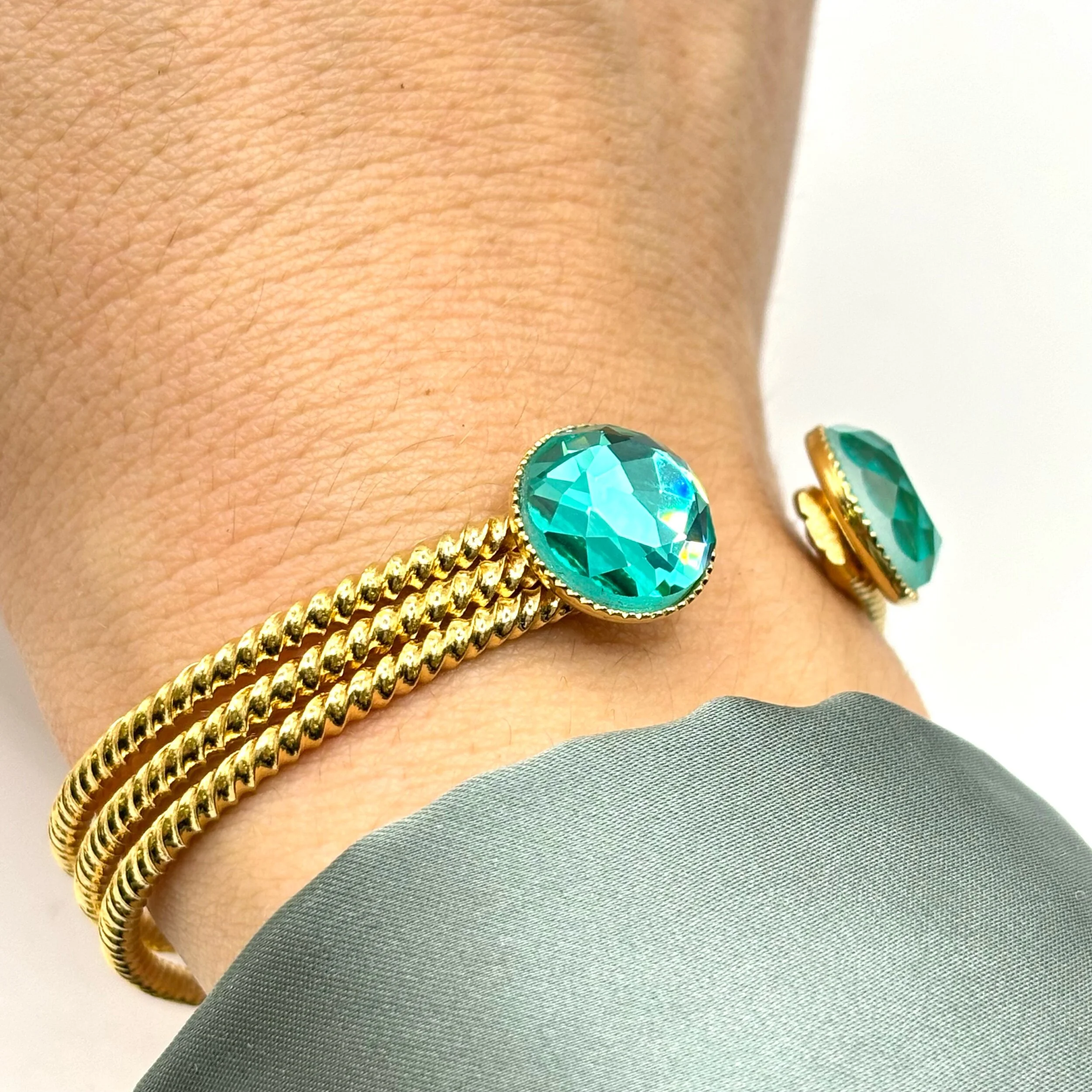 05C44AEE-F25D-4513-B407-B469593612F2