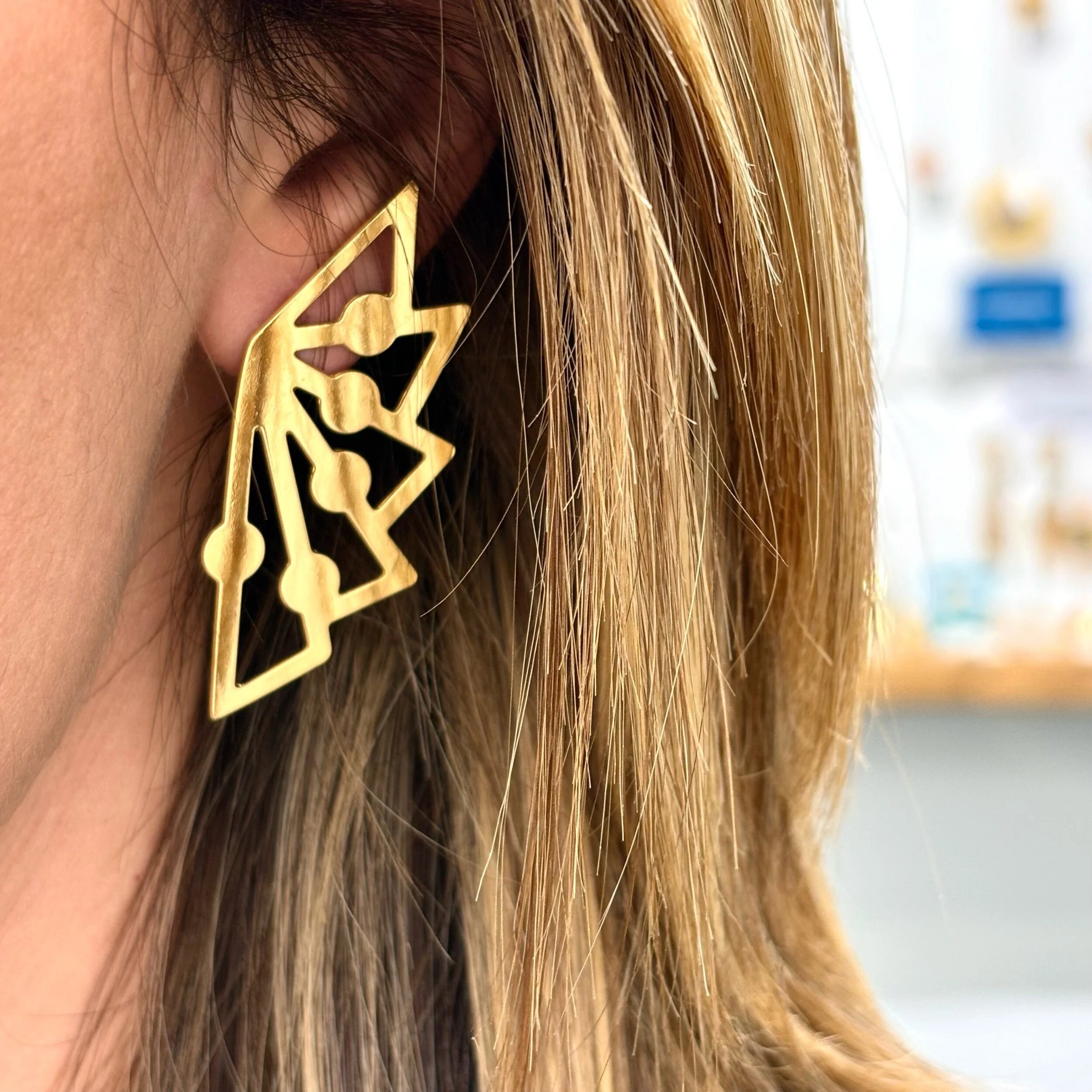 F6B35F6C-5DF3-465B-A813-5490452F4DCD