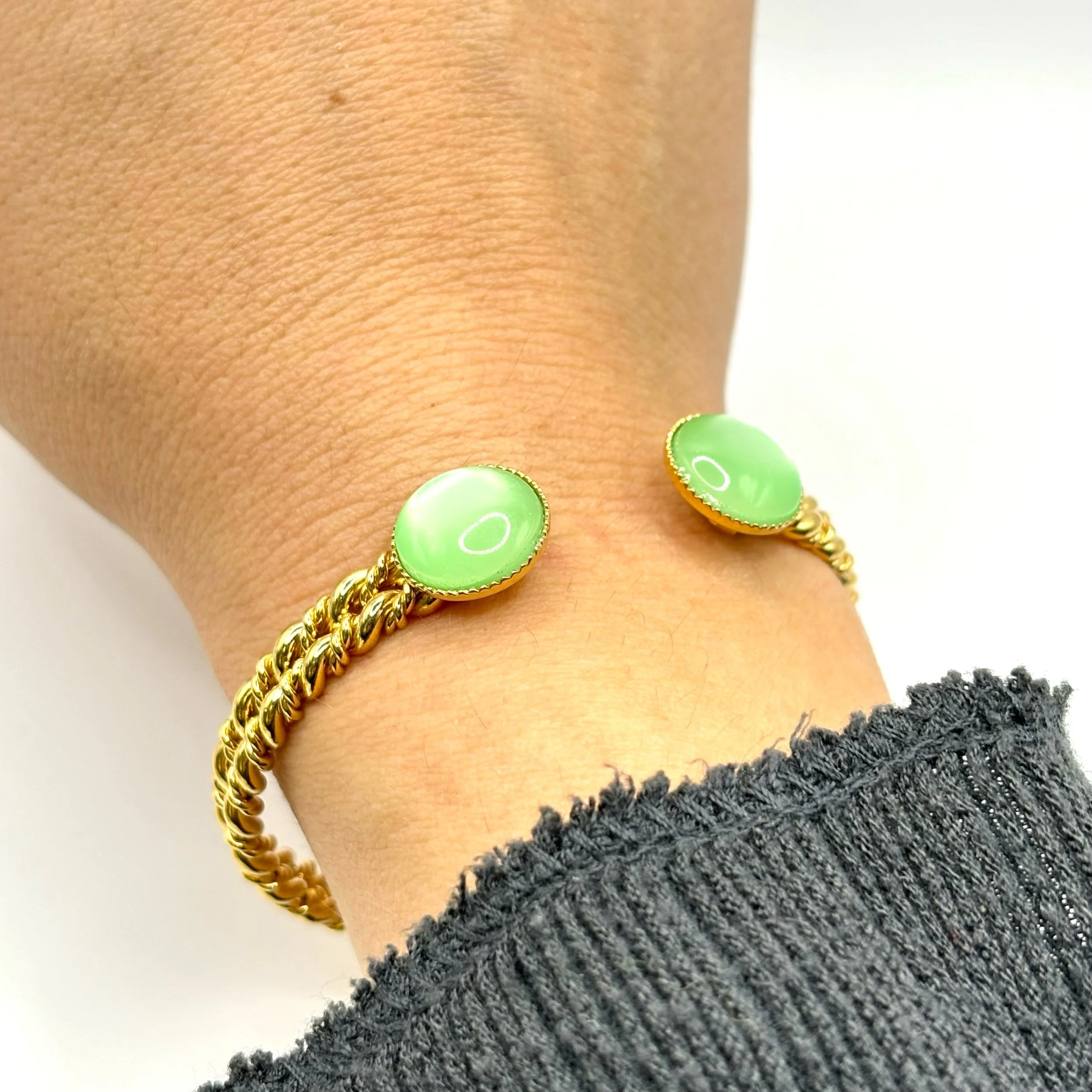 85338255-BFAC-4D18-BBE4-F2ED76086982