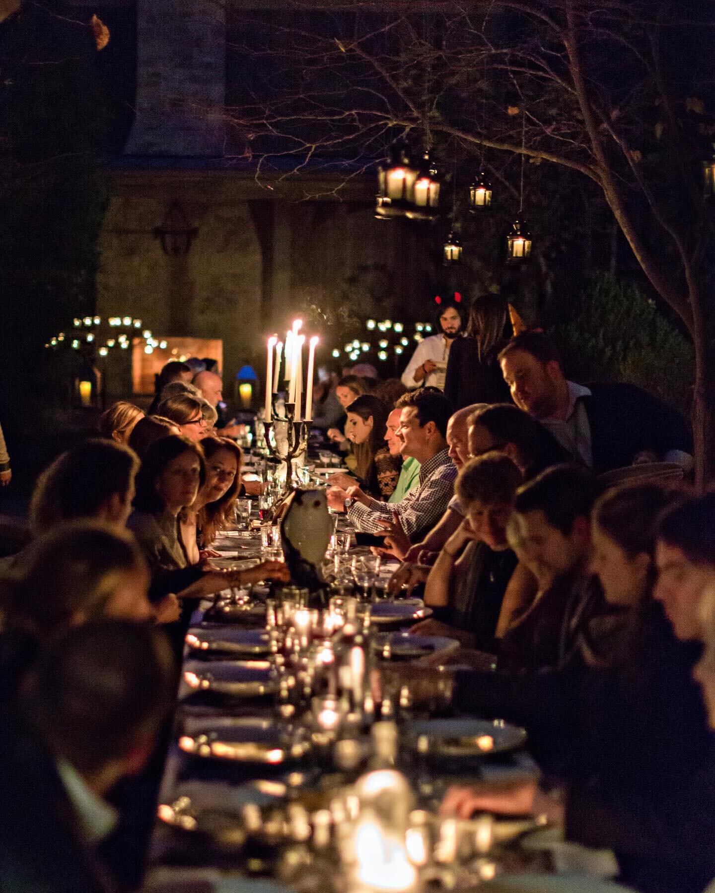 Happy Thanksgiving, from our table to yours! ✨ @serenbe 
.
.
.
#thanksgiving #serenbe #serenbedesign #tablescape #tablesetting #thanksgivingdinner #givingthanks