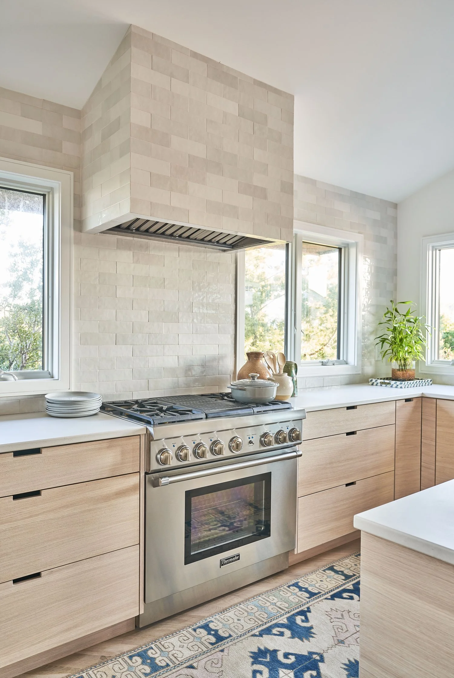 3 Ways That a Customized Range Hood Can Transform Your Kitchen