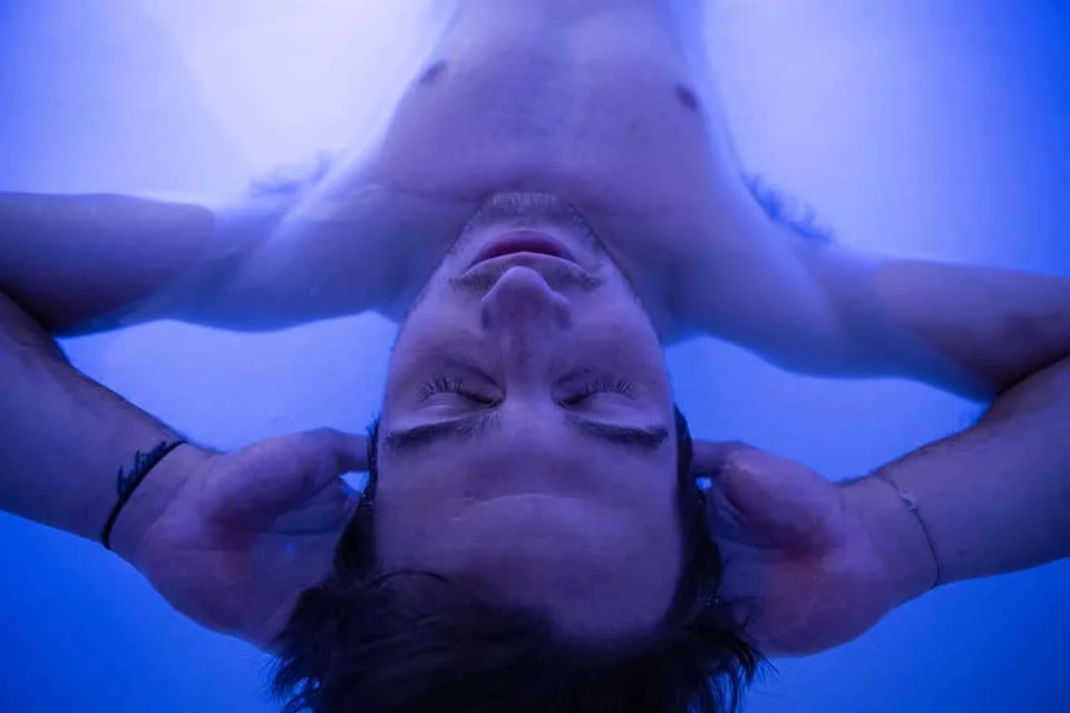 malefloating.jpg