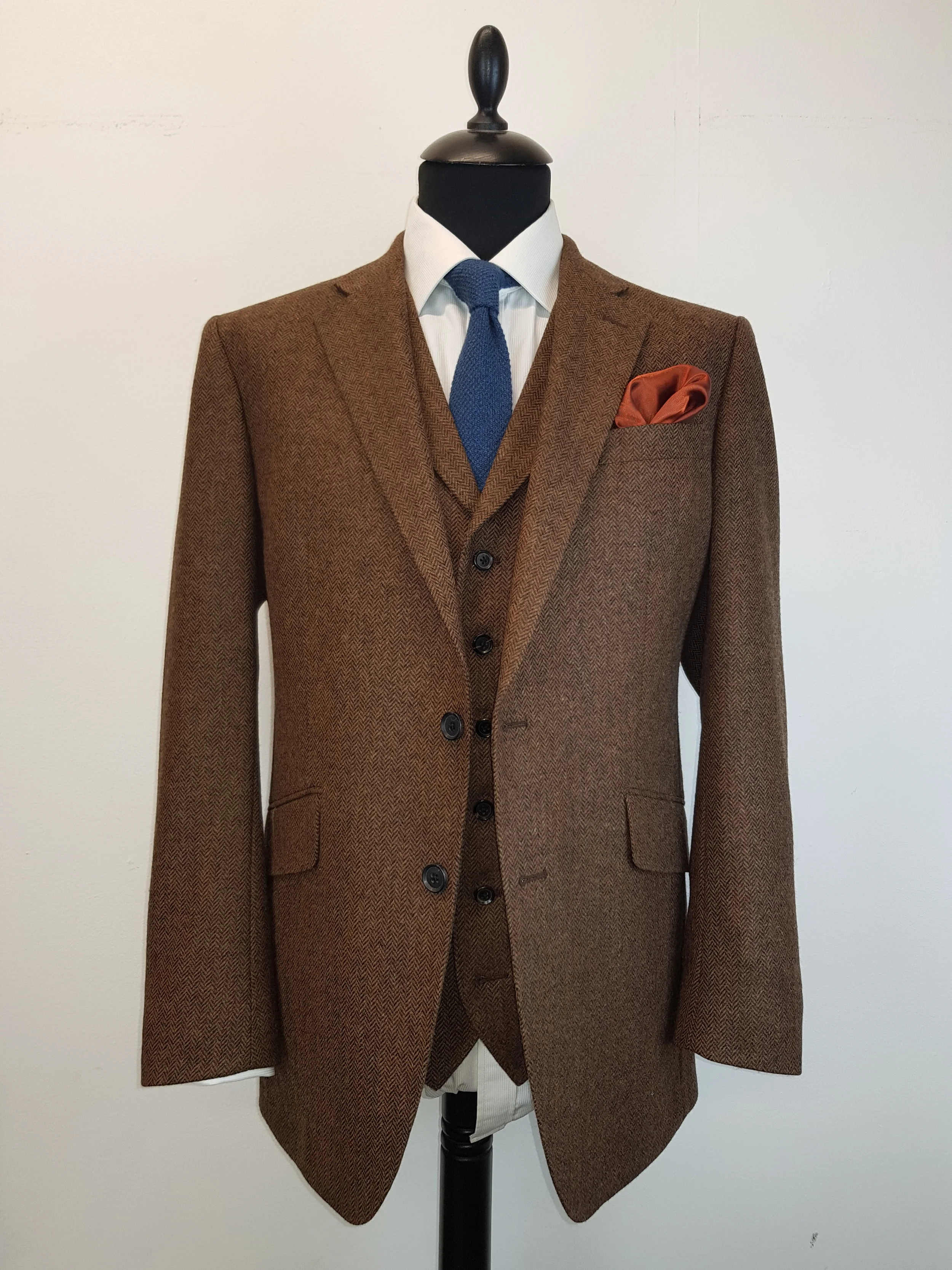Brown Lambswool Herringbone Tweed (12).jpg