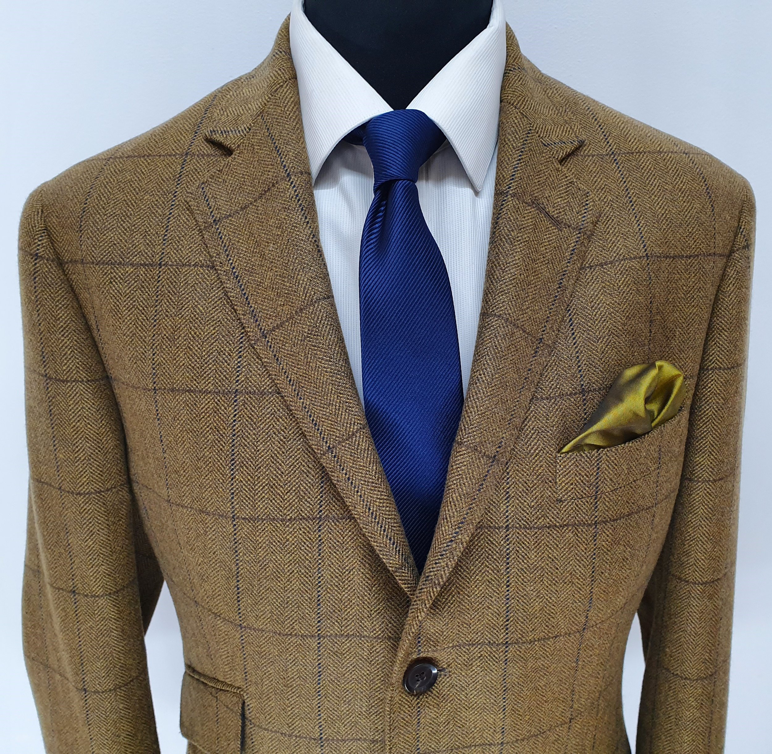 2 Piece suit in porter and harding Glenroyal tweed (3).jpg