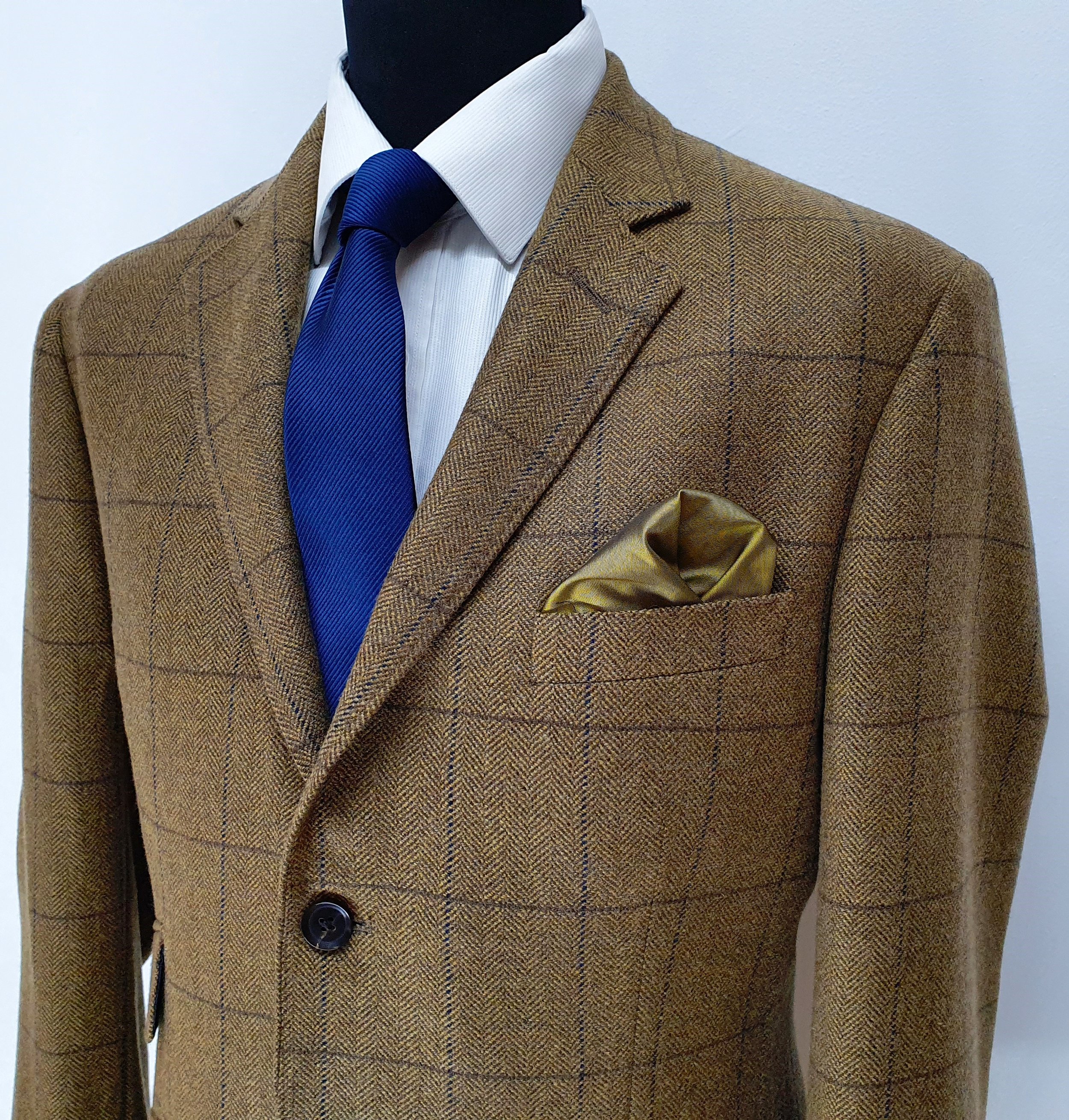 2 Piece suit in porter and harding Glenroyal tweed (5).jpg