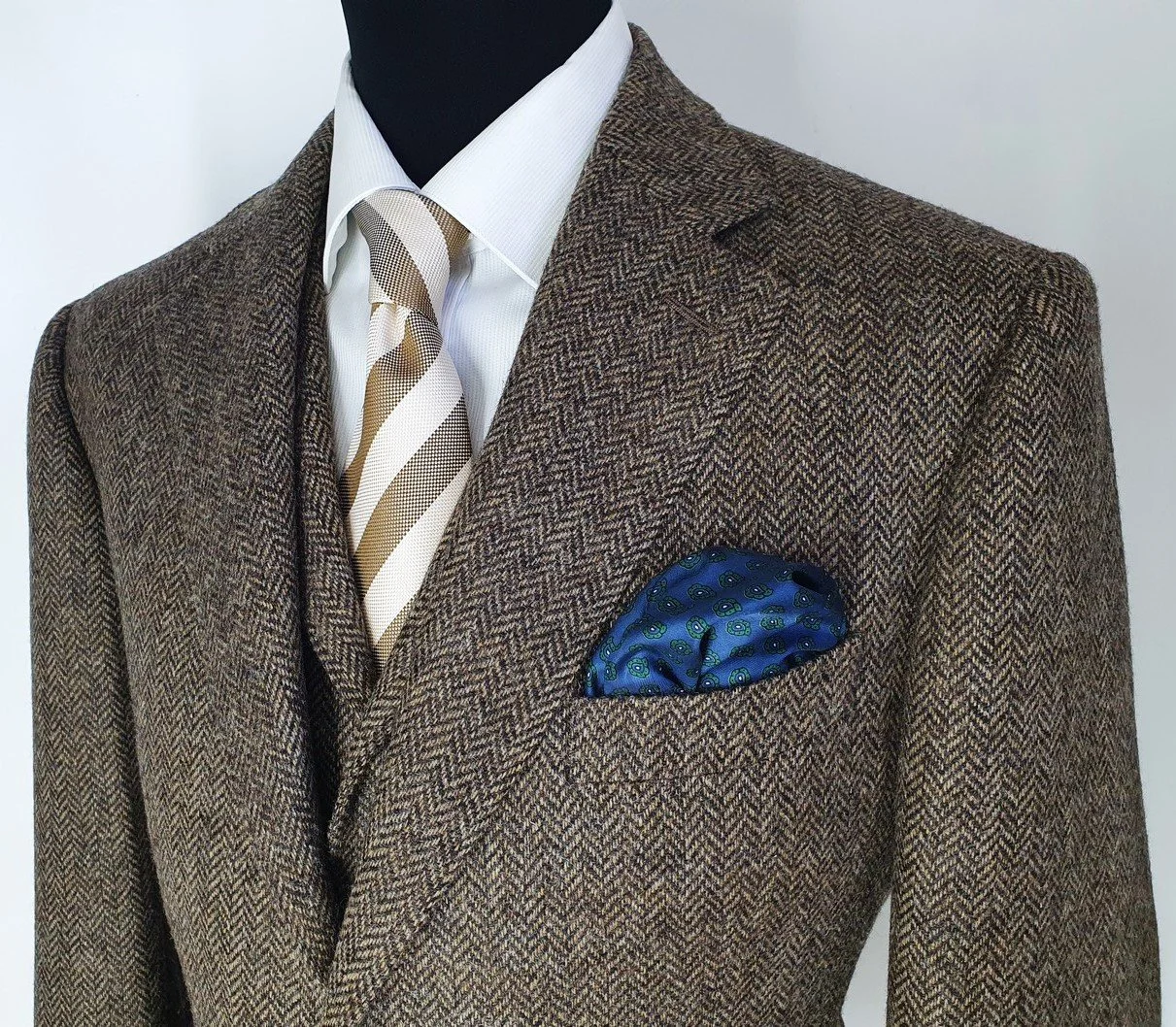 3 Piece Suit in Shetland Herringbone Tweed (8).jpg