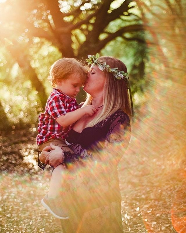 A mother's arms are made of tenderness and children sleep soundly in them. -Victor Hugo
How stunning is this momma?? She and her family are so excited for baby Charlotte to join them earthside in just a few short weeks!