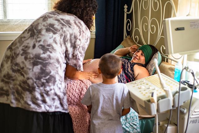 I am dying. How beautiful is this momma?? Baby sister arrives mid July and she has a fortress of big brothers (3 of them!) who are so excited to witness her arrival! #homebirth #thebeautyinbirth #birthphotography #birthphotographer #momtobe #firstgirl #warriorwoman #jacksonvillebirthphotographer #jacksonvillebirthphotography #northeastfloridaphotographer #904photographer #904tog #jaxigers