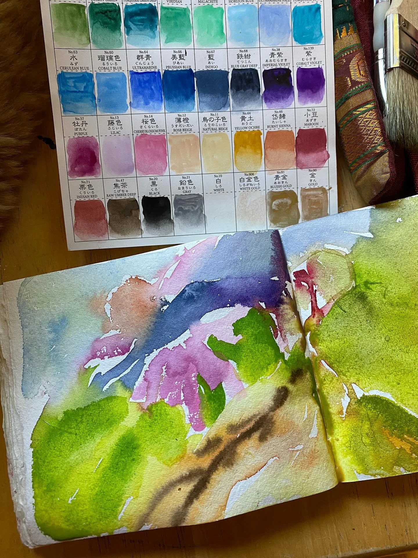 Swipe to see the inspiration photos I took in my garden. I love what autumn air does to this little garden patch. The sweet summer blooms deepen into deep rich muted colors. I could live here today, just studying shapes and colors🥰🎨🖌️