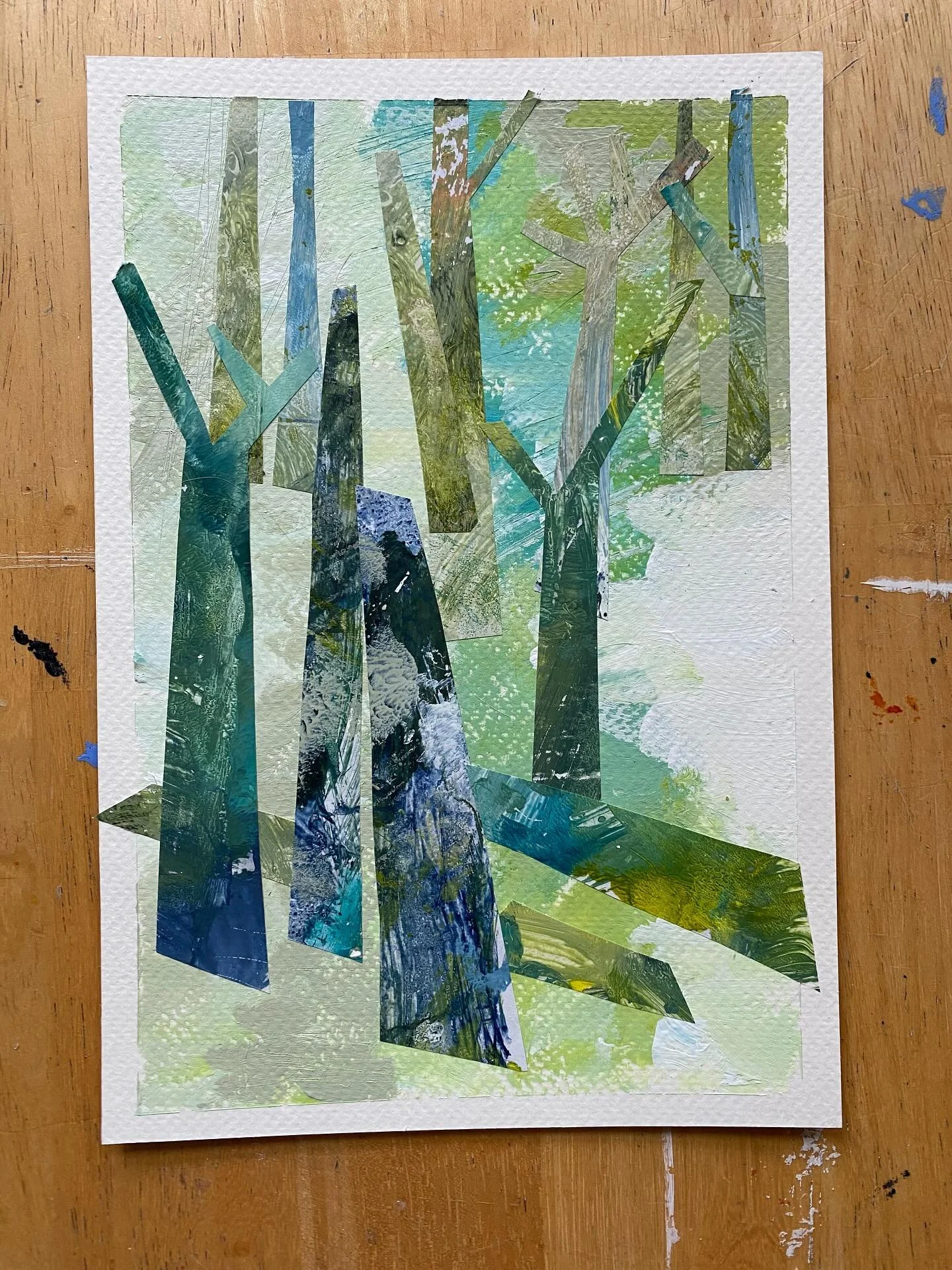 Trees fascinate me. I love seeing how they lean on each other, twist and turn, grow uphill, and transform through the seasons. Swipe to see the reference photo that inspired this 5x7 piece. 
.
Created using leftover palette papers and a randomly pain