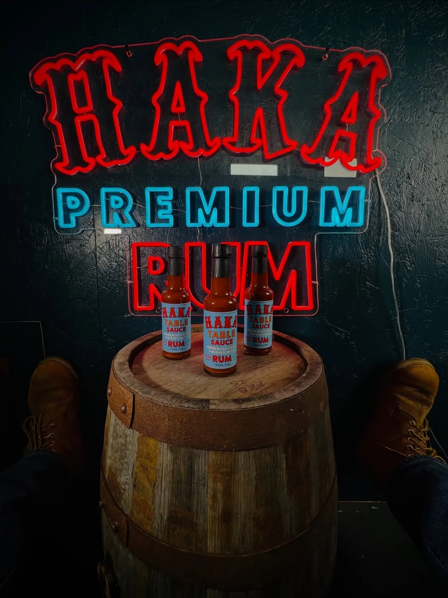 Happy Easter folks🐰
It&rsquo;s not all rock n roll here at the distillery. Been sitting on the floor far too long this morning photographing rum and hot sauce. Had to use one of our mini casks to set the shots up (Haka into ex bourbon then sherry ca