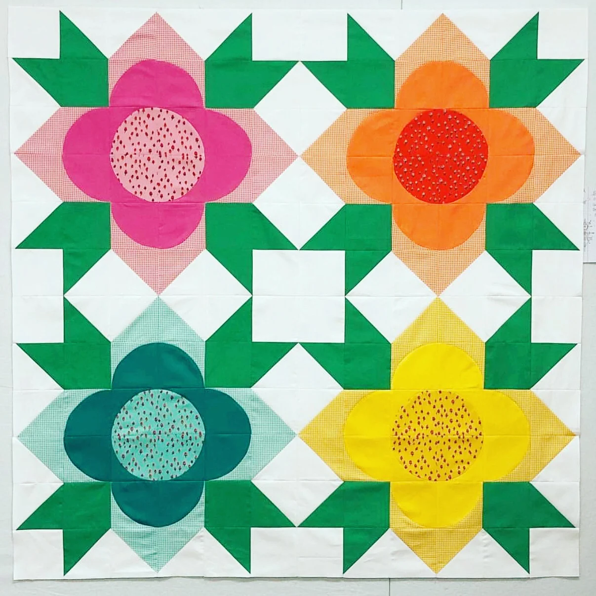 Baby Flower Shop quilt created by Tricia Young @piecelovequilt