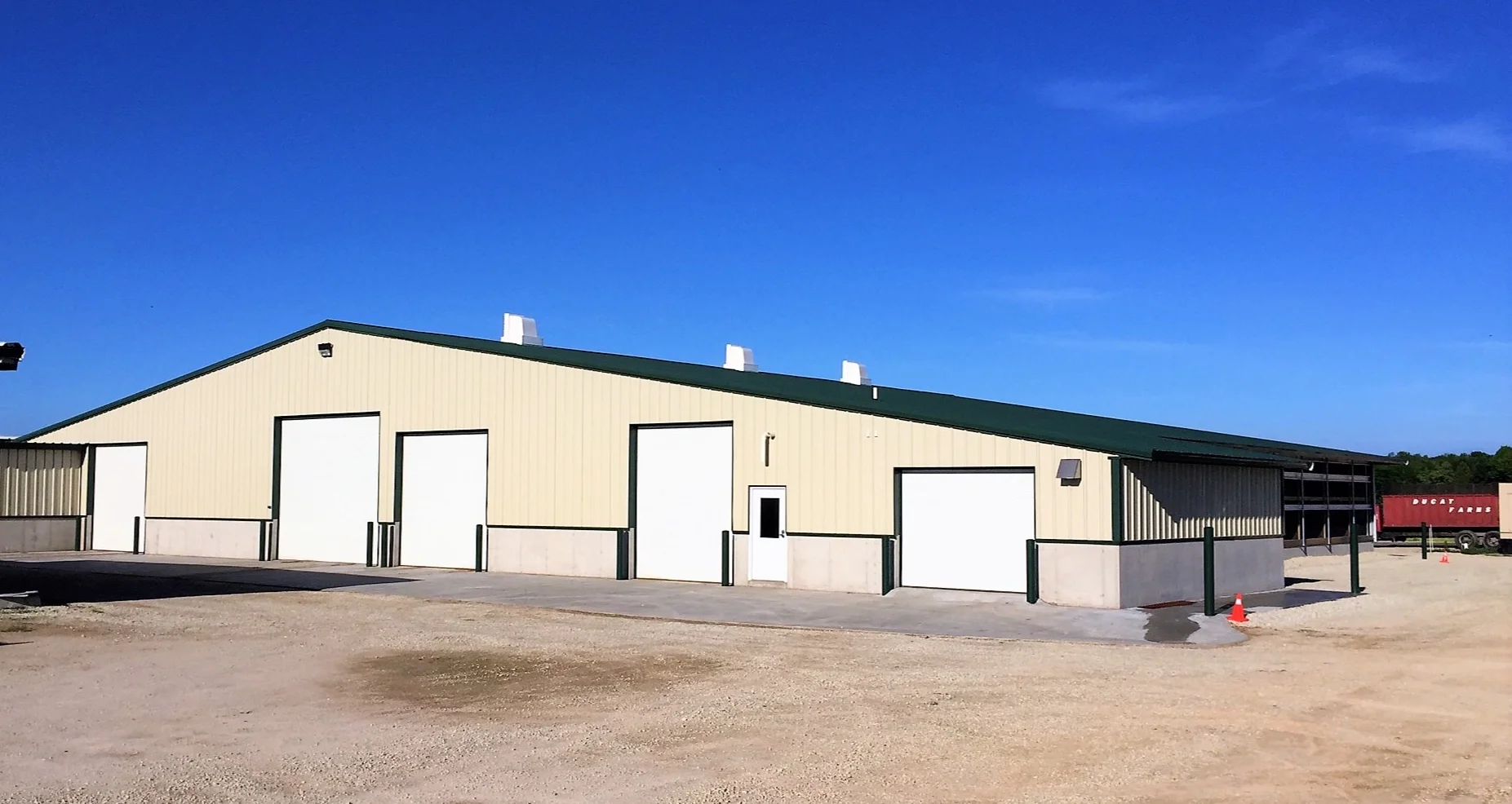DEER RUN DAIRY MATERNITY BARN