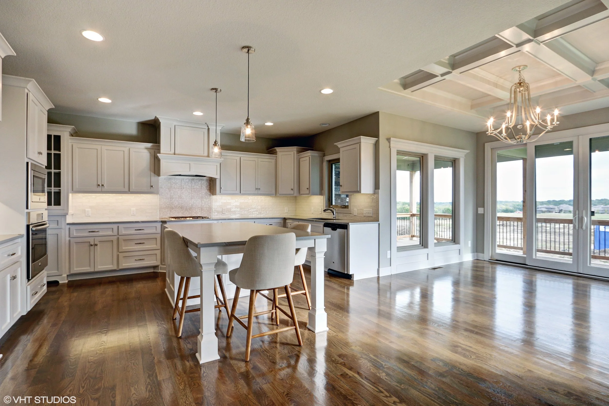 06_3104SWMuirDr_177_Kitchen_HiRes.jpg