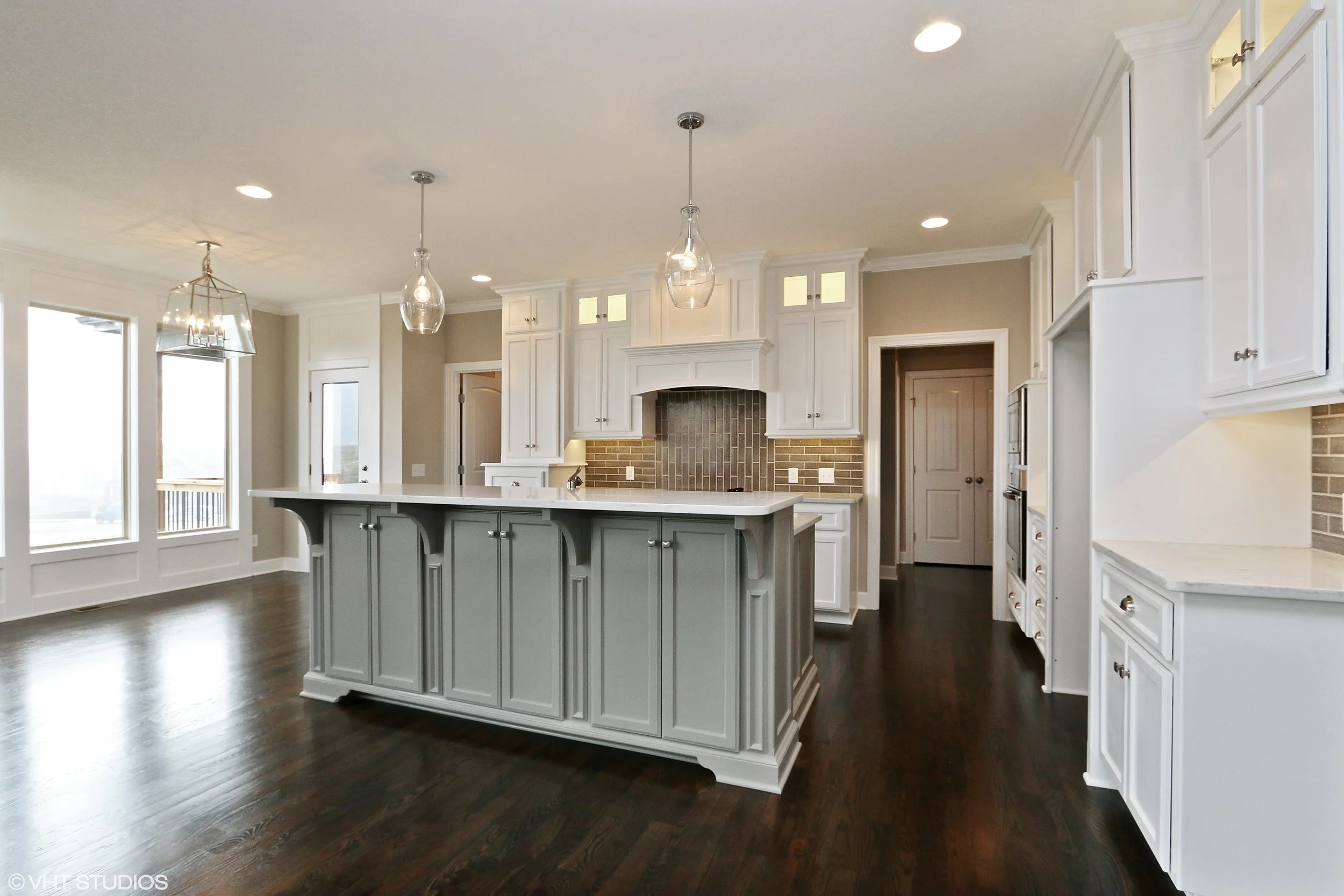 08_211SWRooseveltRidge_191_KitchenBreakfastRoom_HiRes.jpg