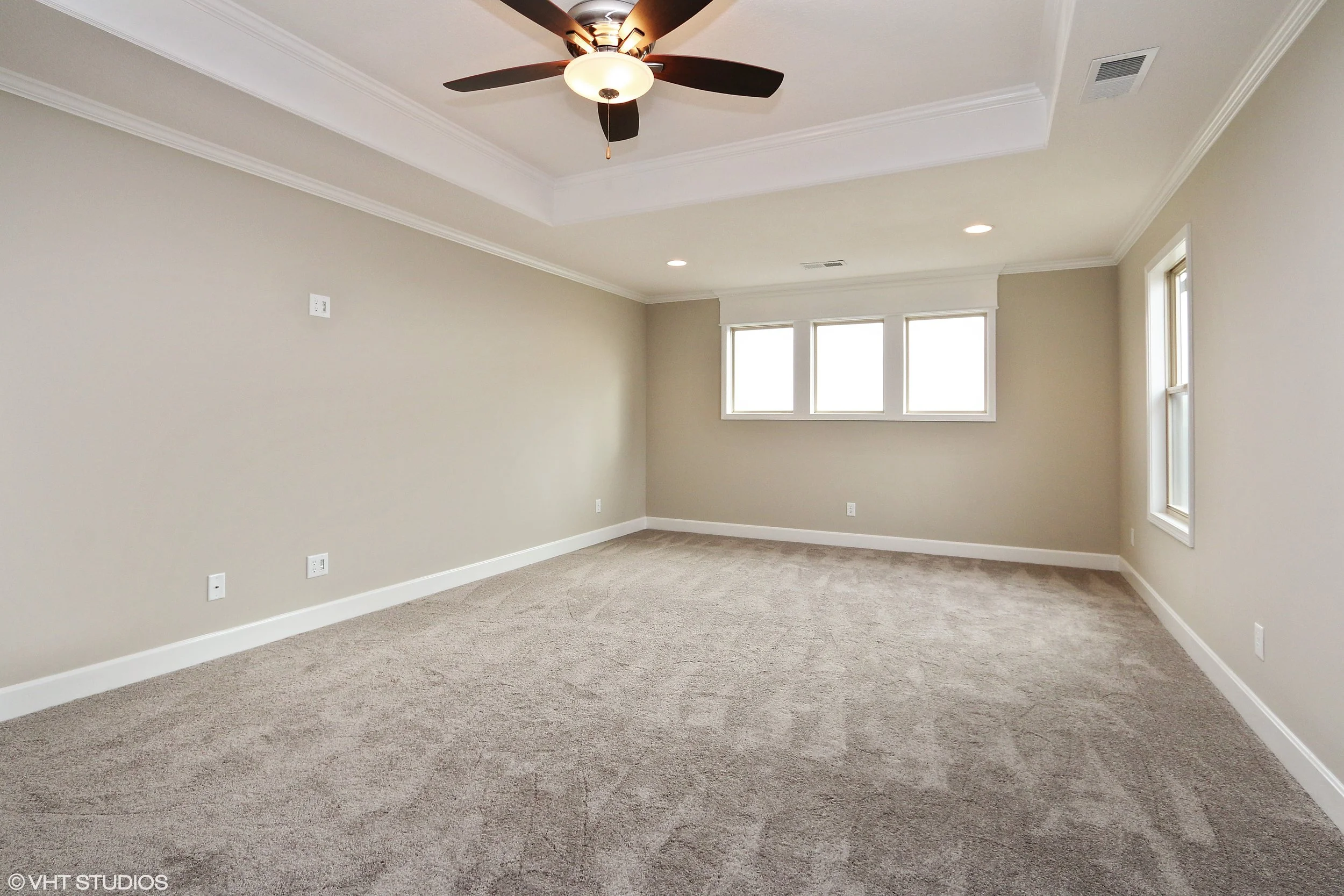 13_211SWRooseveltRidge_14_MasterBedroom_HiRes.jpg