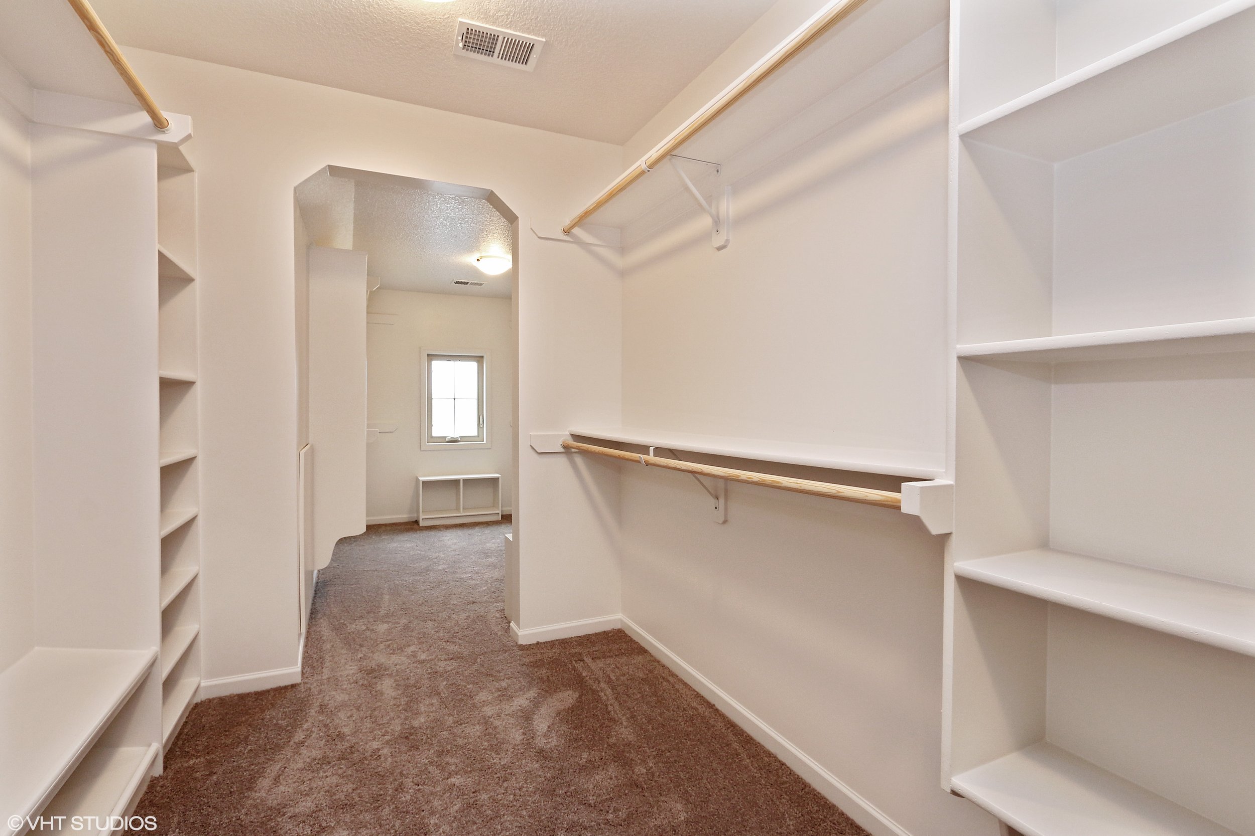 17_211SWRooseveltRidge_45_MasterBedroomCloset_HiRes.jpg