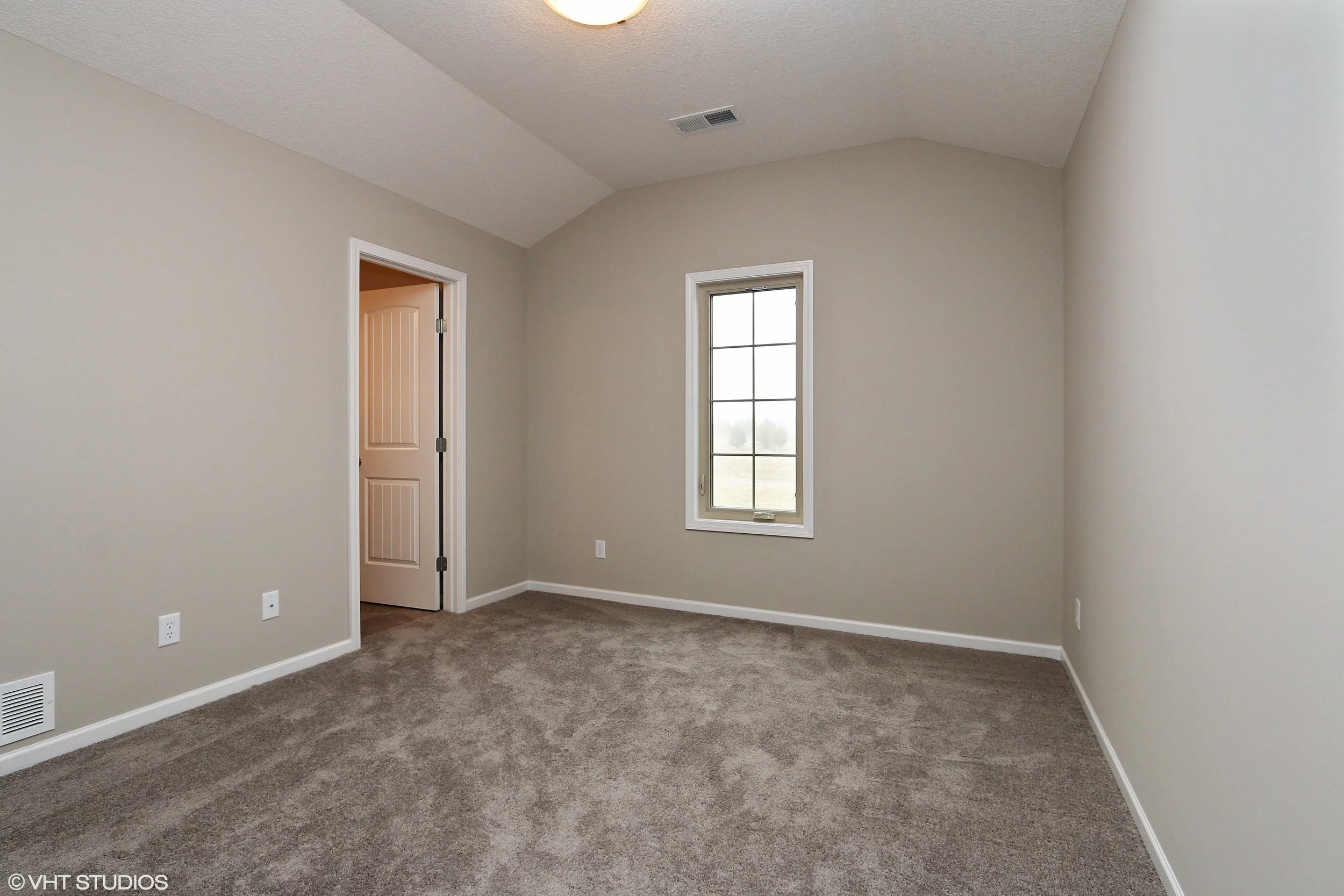 18_211SWRooseveltRidge_18_Bedroom_HiRes.jpg