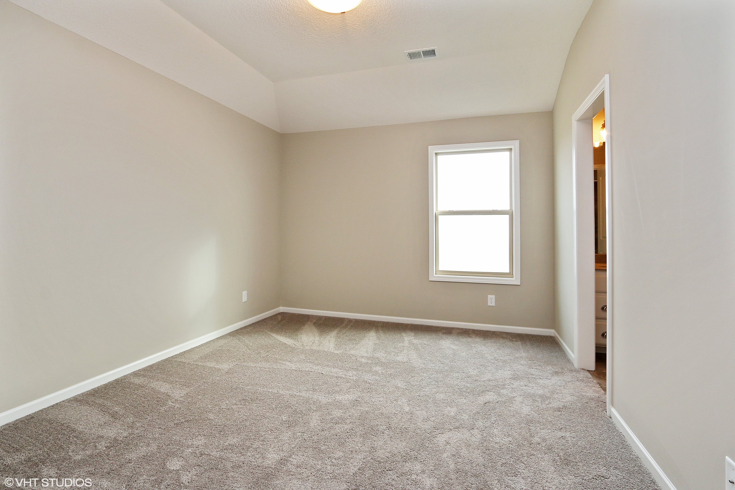 19_211SWRooseveltRidge_153_2ndBedroom_HiRes.jpg