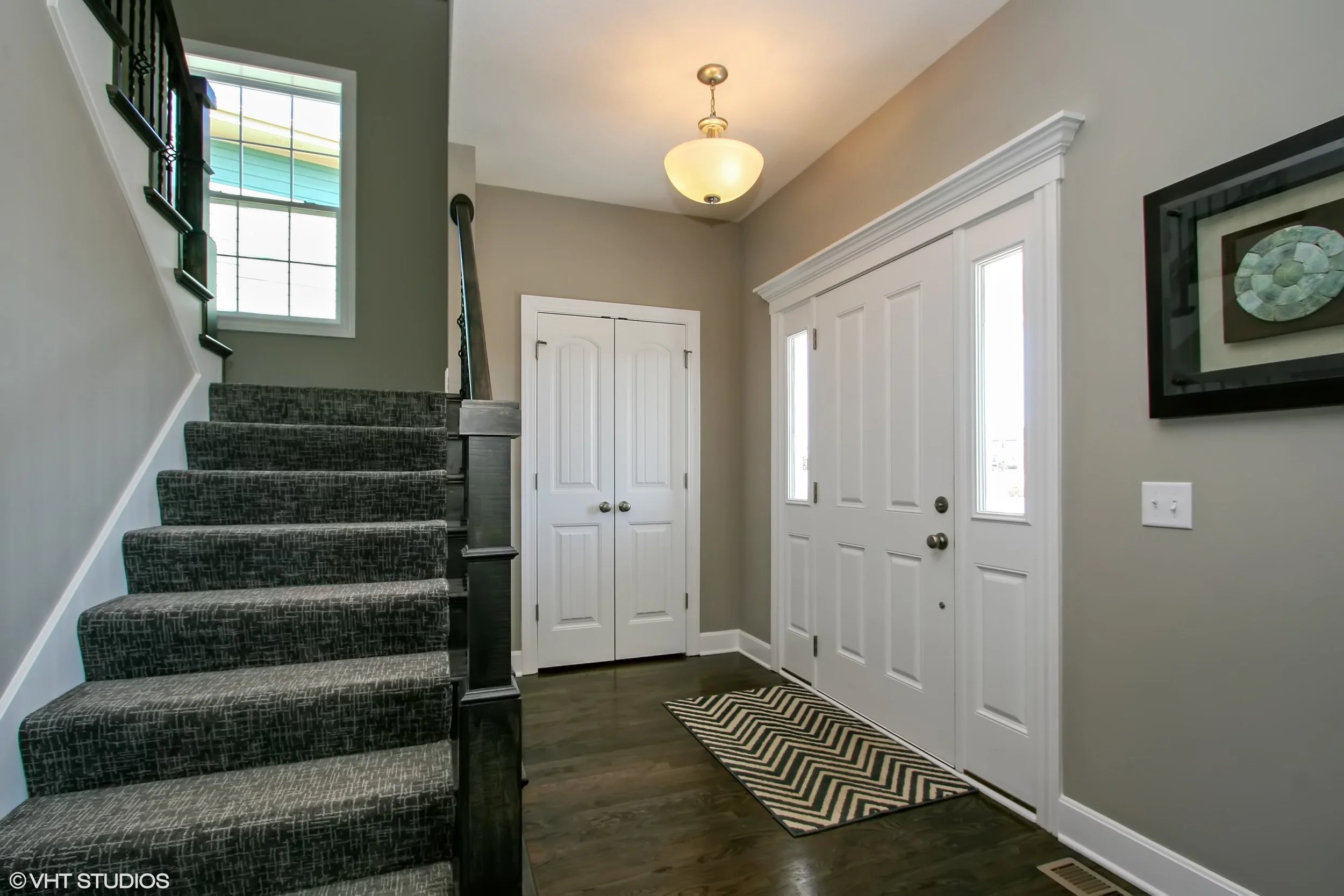 02_912SWRedbuckCir_32_Foyer_HiRes.jpg
