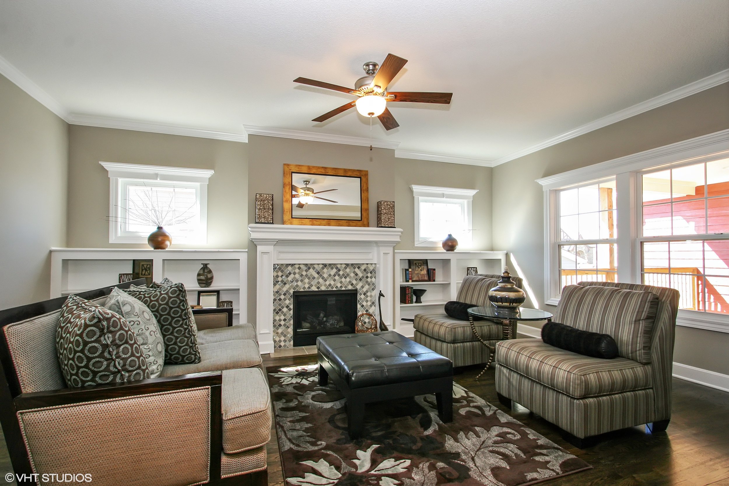 03_912SWRedbuckCir_1_LivingRoom_HiRes.jpg