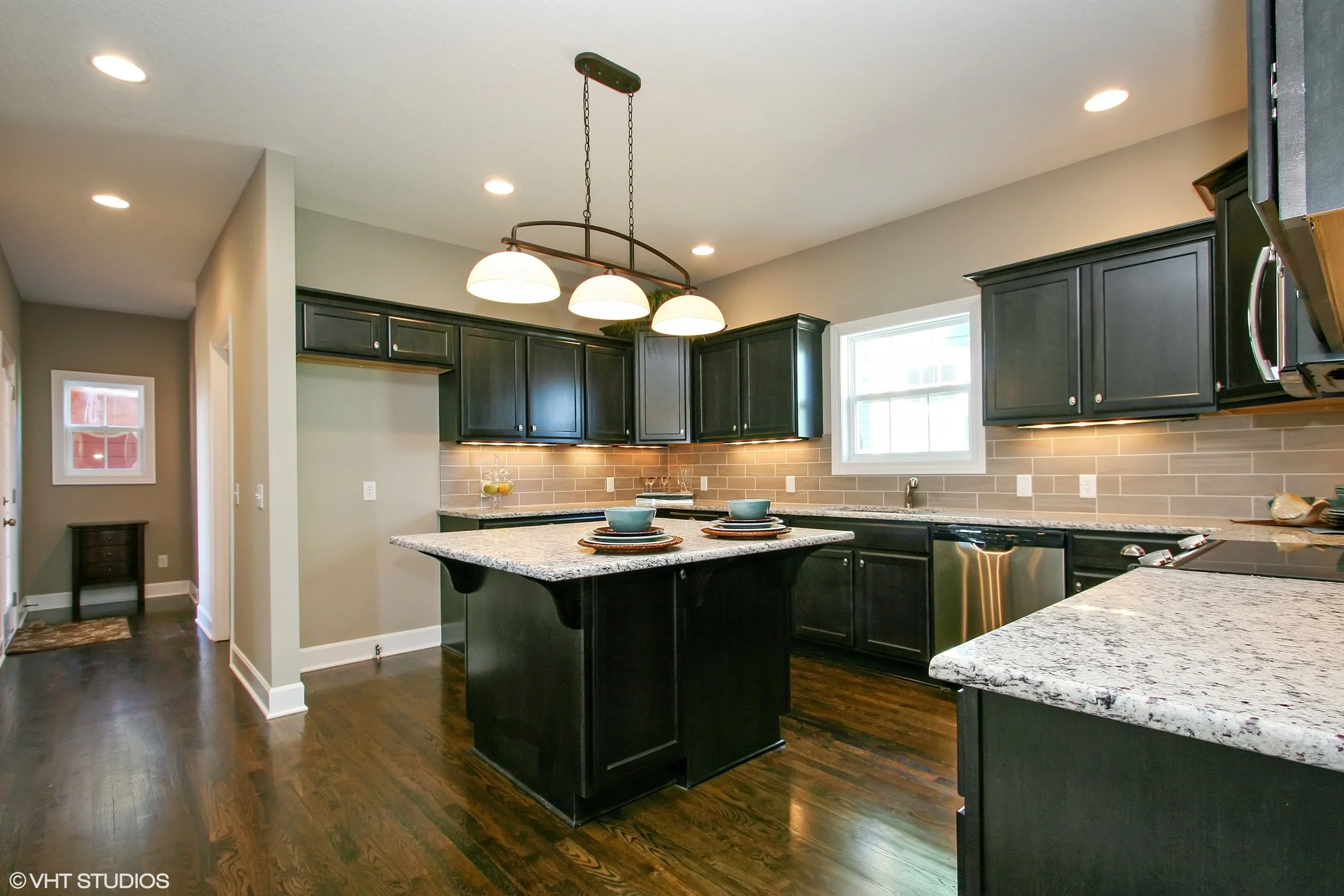 07_912SWRedbuckCir_191_KitchenBreakfastRoom_HiRes.jpg
