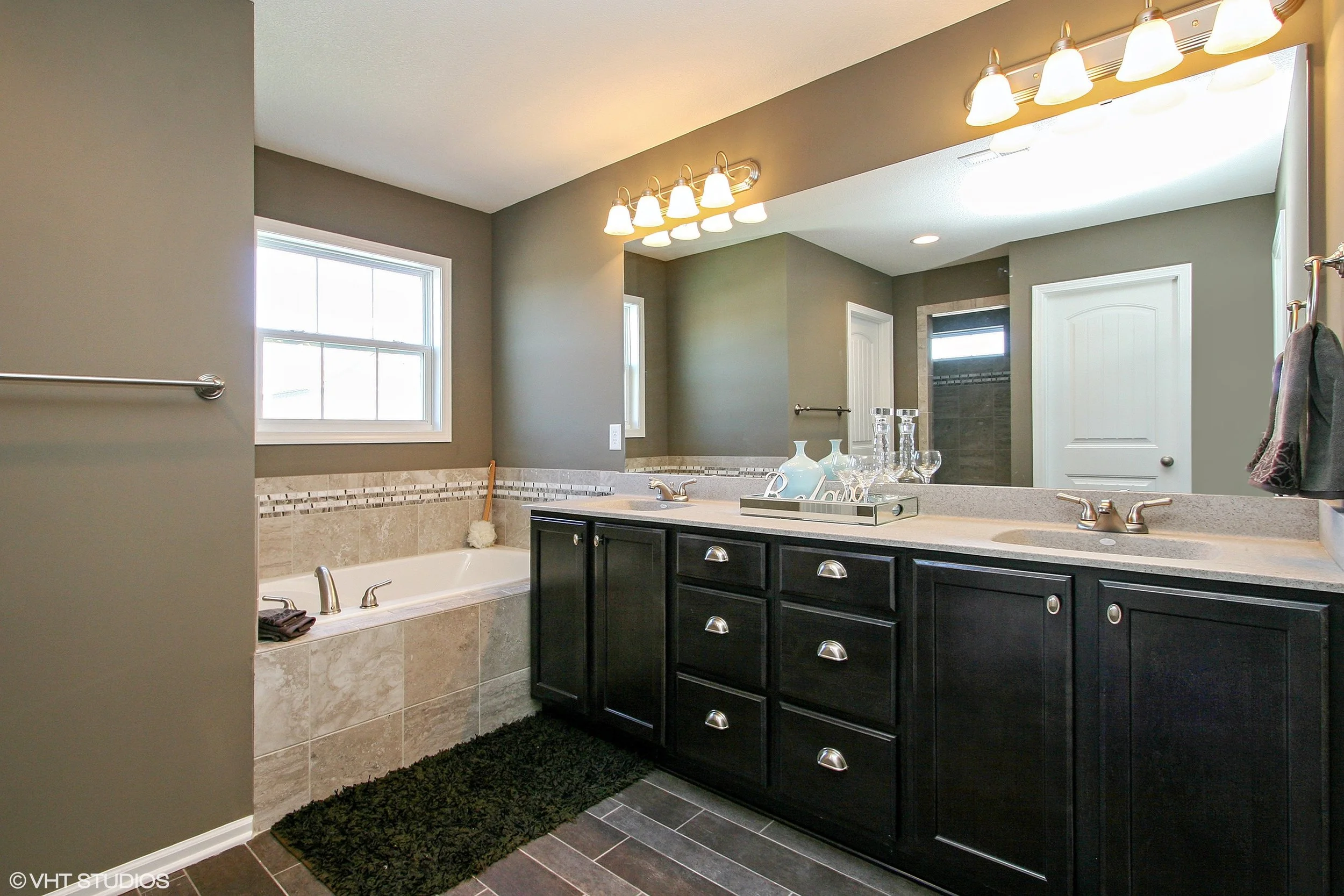 12_912SWRedbuckCir_13_MasterBathroom_HiRes.jpg