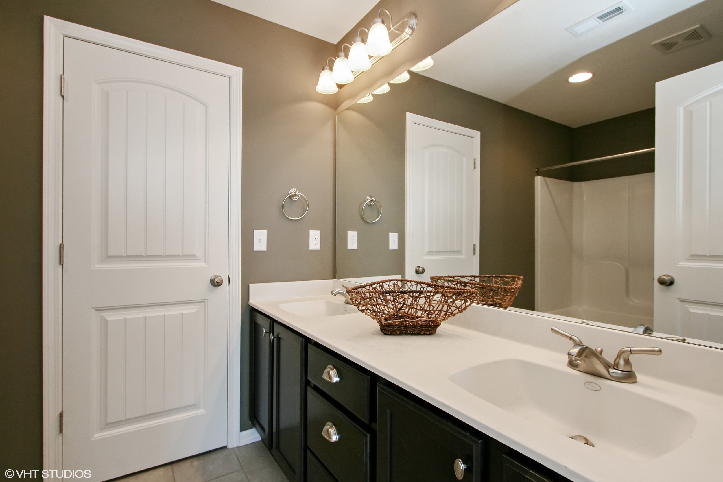 17_912SWRedbuckCir_8_Bathroom_HiRes.jpg