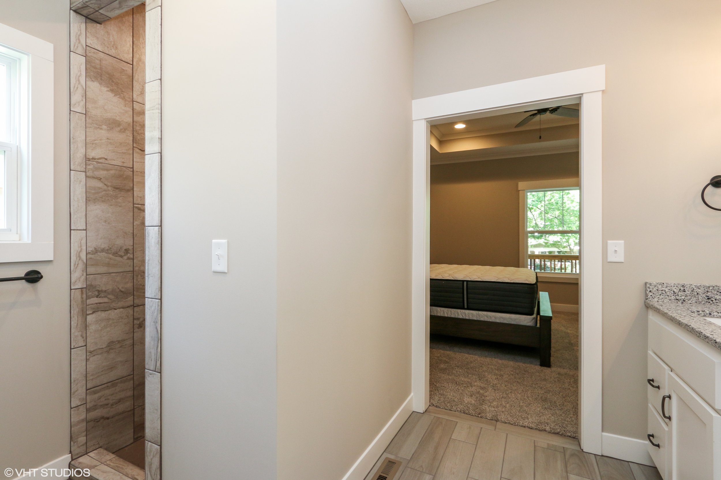 15_207SE4thSt_168_MasterBathroom_HiRes.jpg