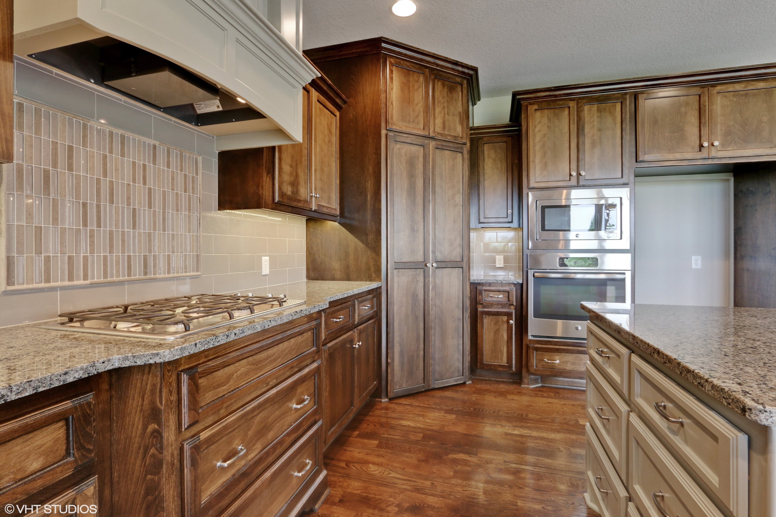 07_190SWRooseveltRidge_177_Kitchen_HiRes.jpg