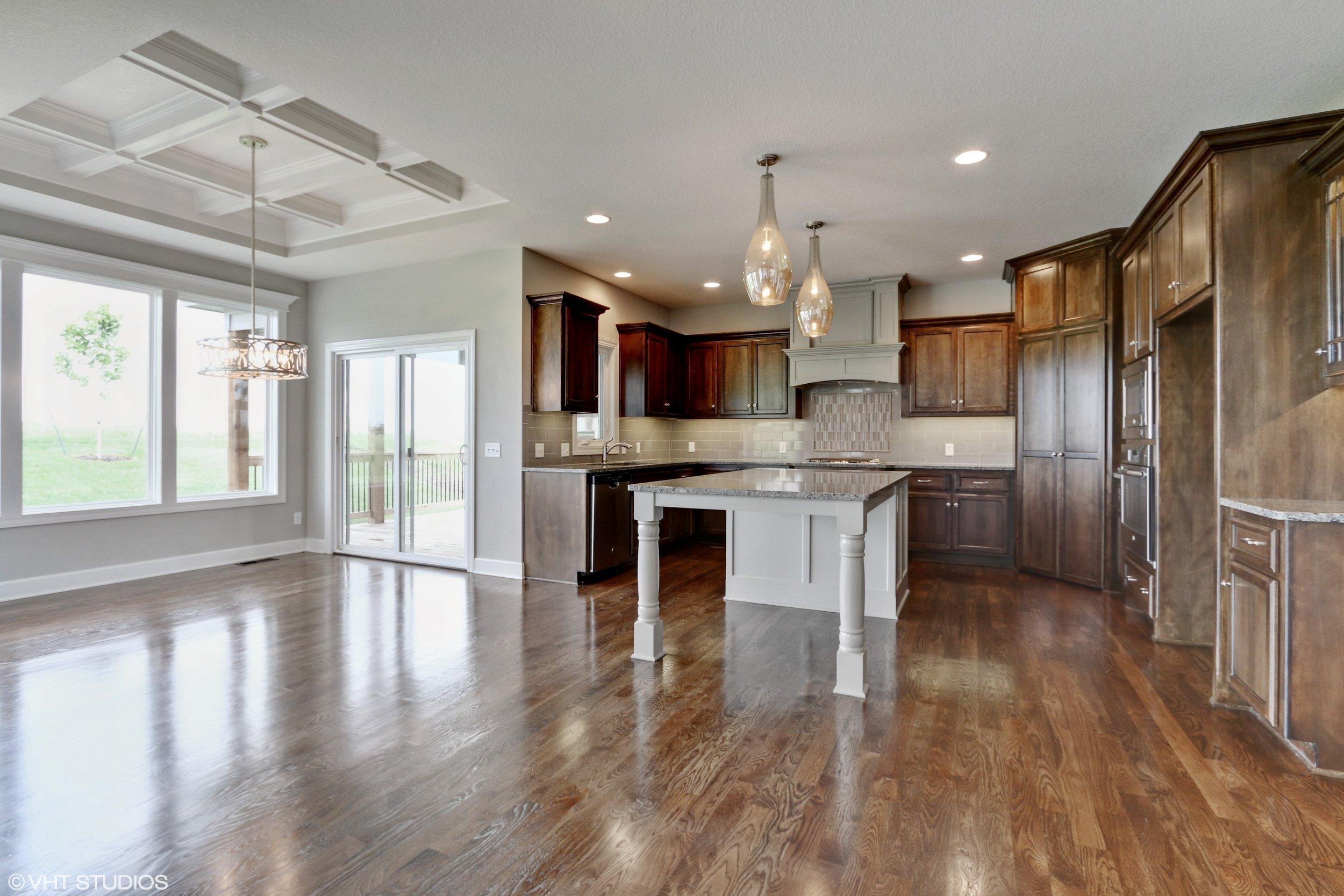 10_190SWRooseveltRidge_191_KitchenBreakfastRoom_HiRes.jpg