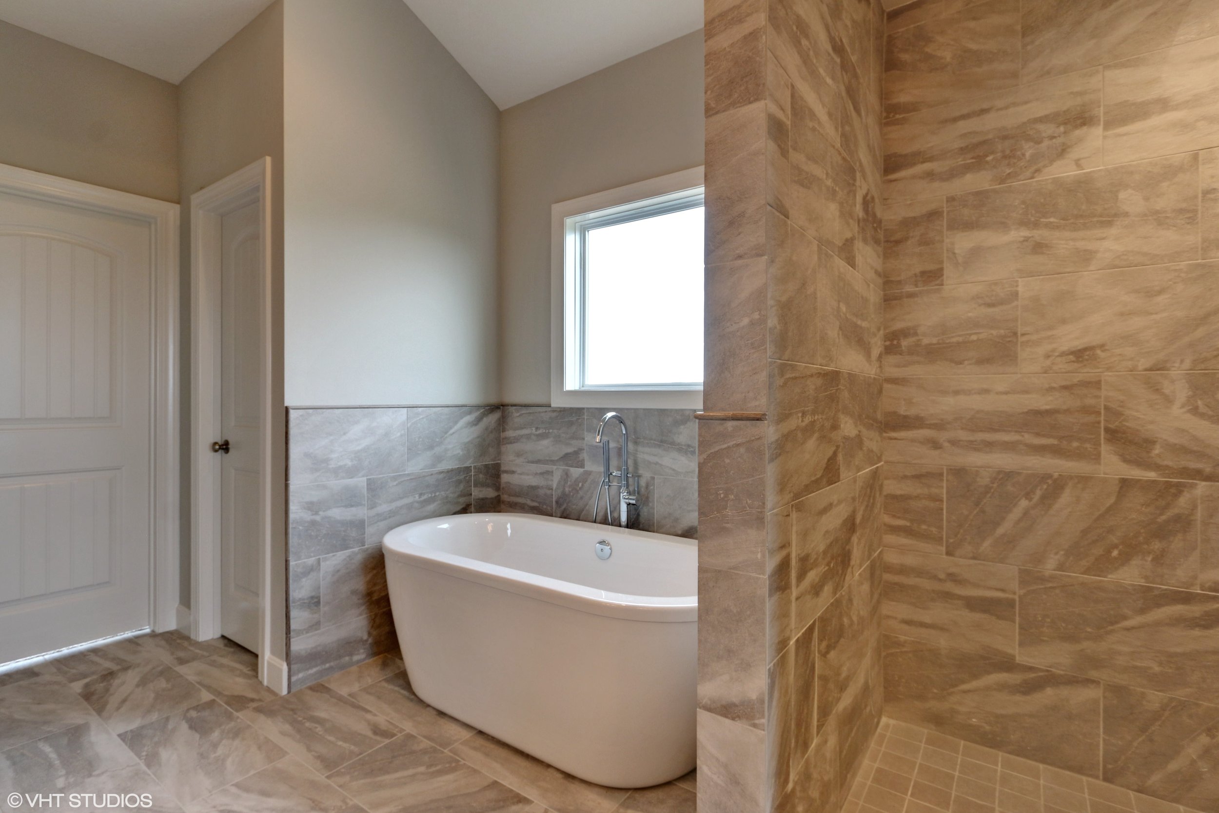 15_190SWRooseveltRidge_168_MasterBathroom_HiRes.jpg