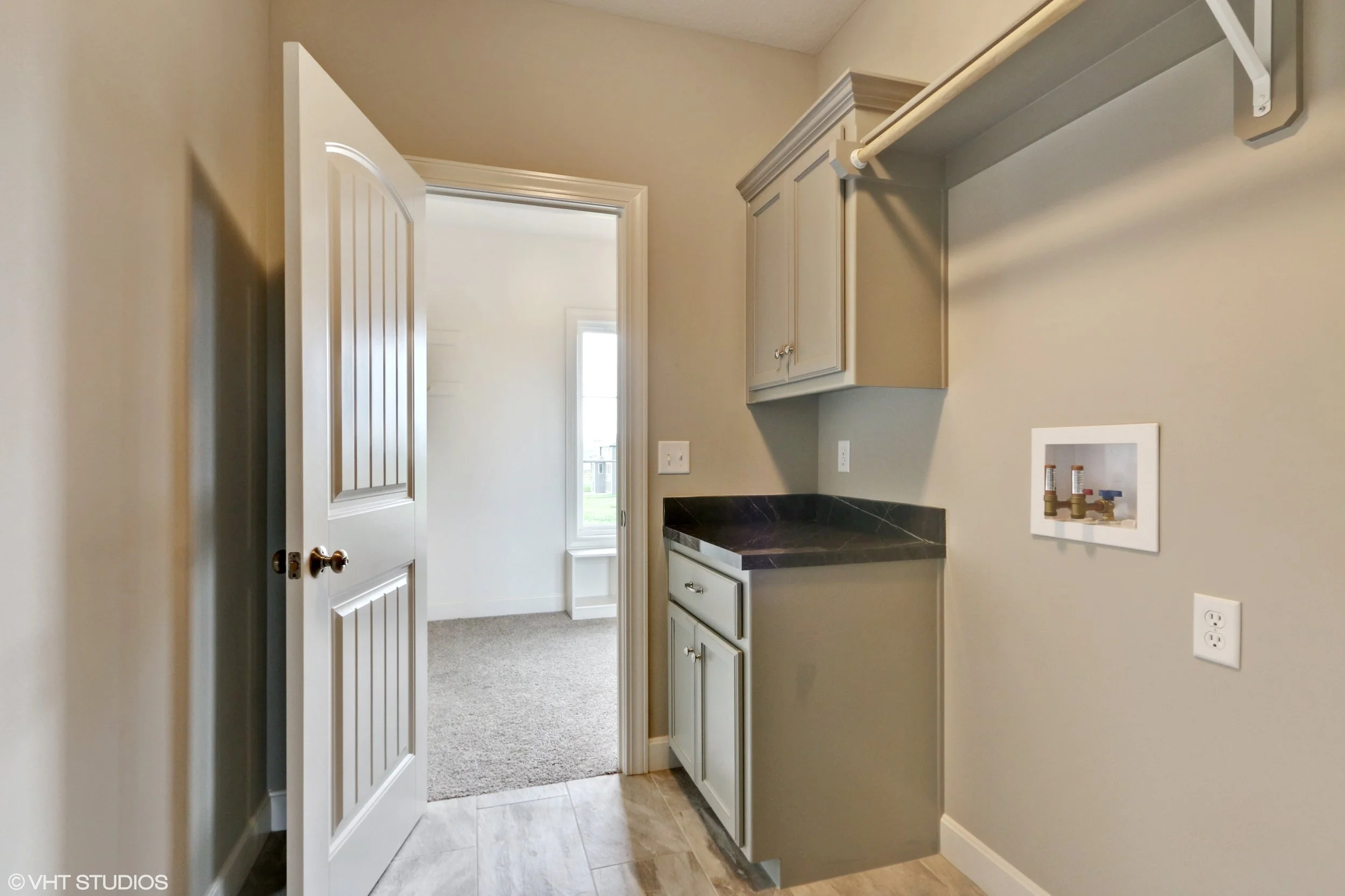23_190SWRooseveltRidge_44_LaundryRoom_HiRes.jpg