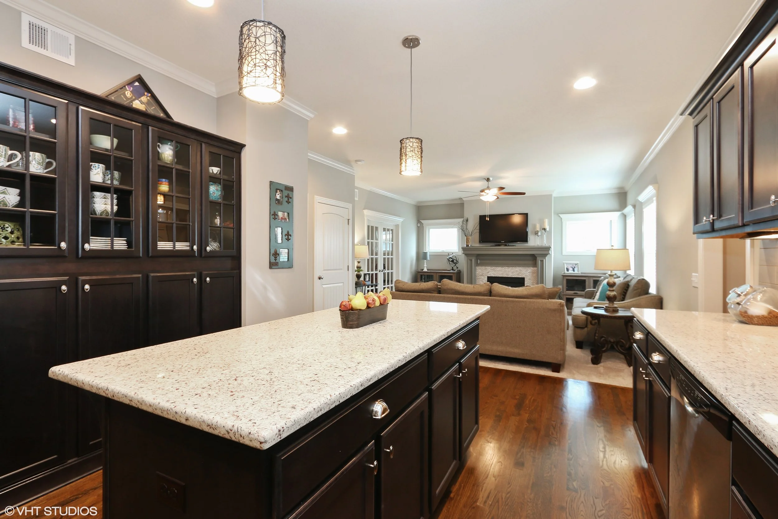 06_3304SWArenaSteet_91_KitchenLivingRoom_HiRes.jpg