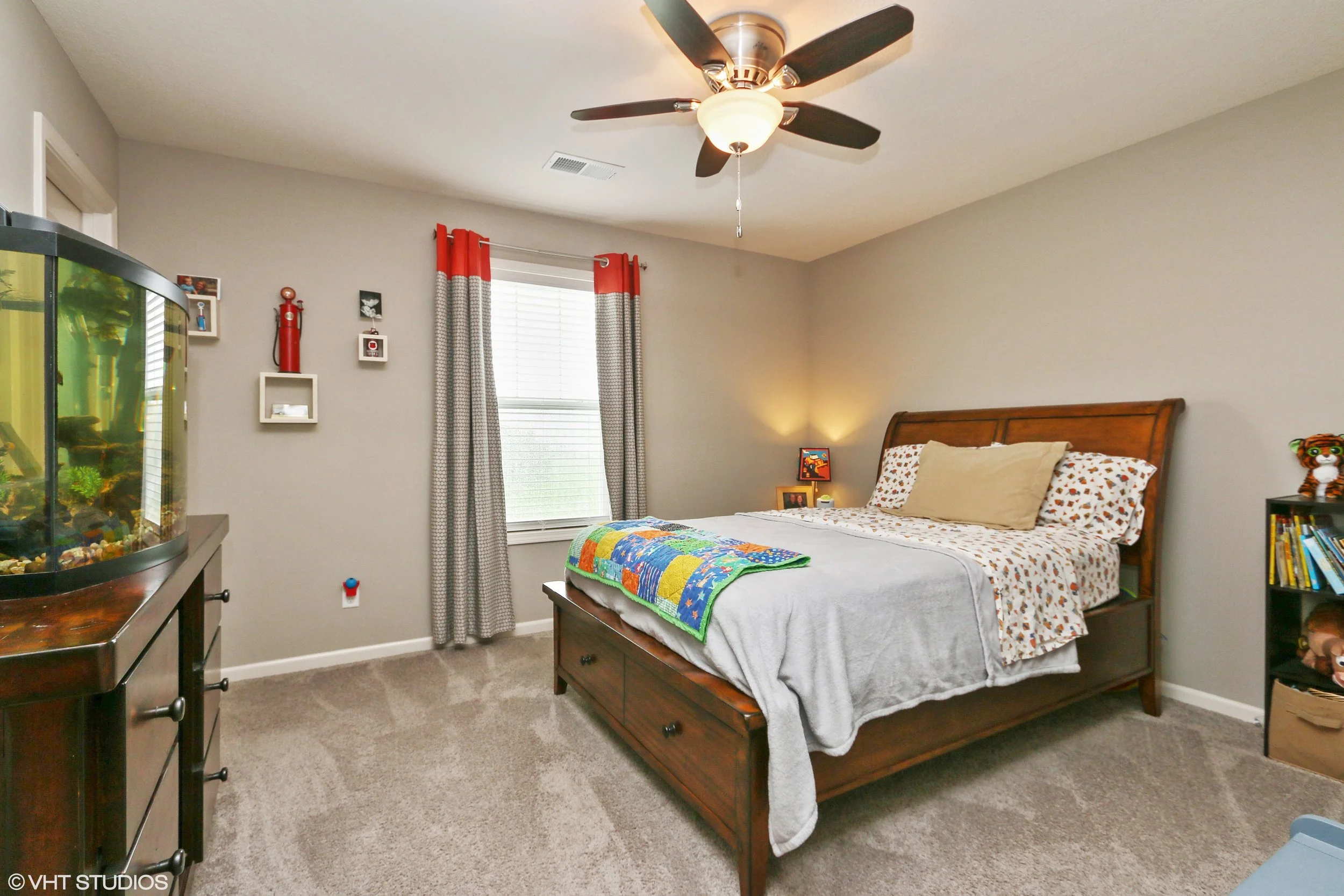 17_3304SWArenaSteet_18_Bedroom_HiRes.jpg