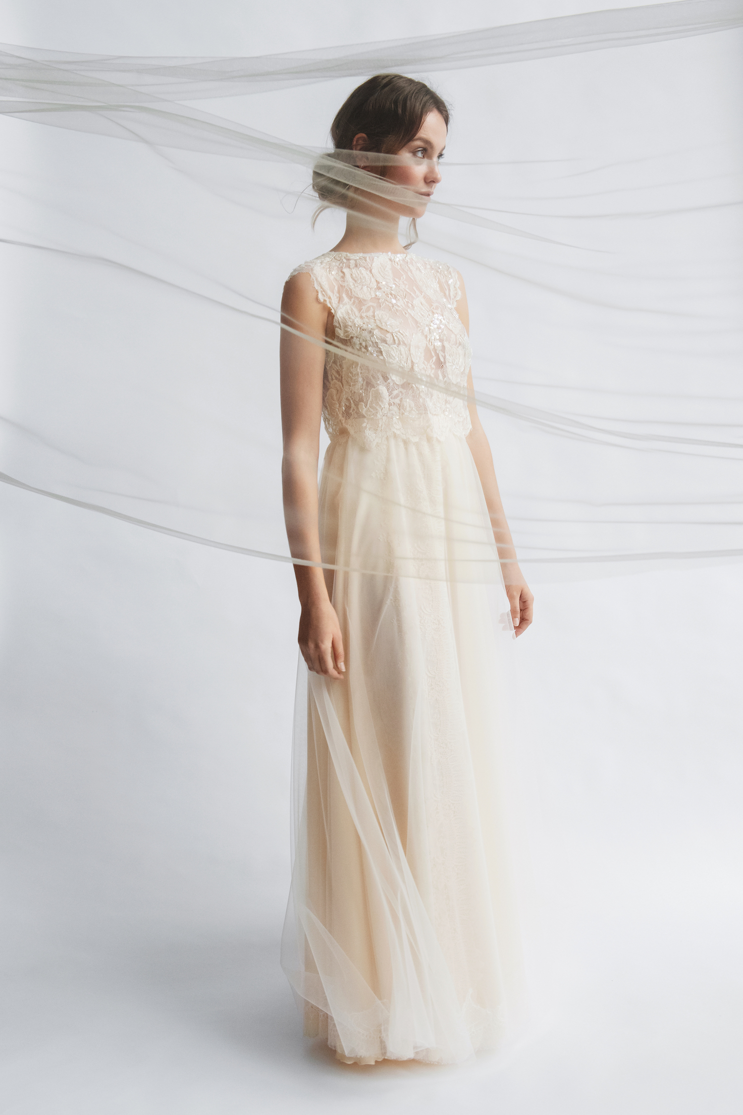 maatkleding-bruidskleding-bridal-bruidsjurk-gent-janssens-fabrics-tailoring-bruidscollectie-aimee-Myriam.jpg