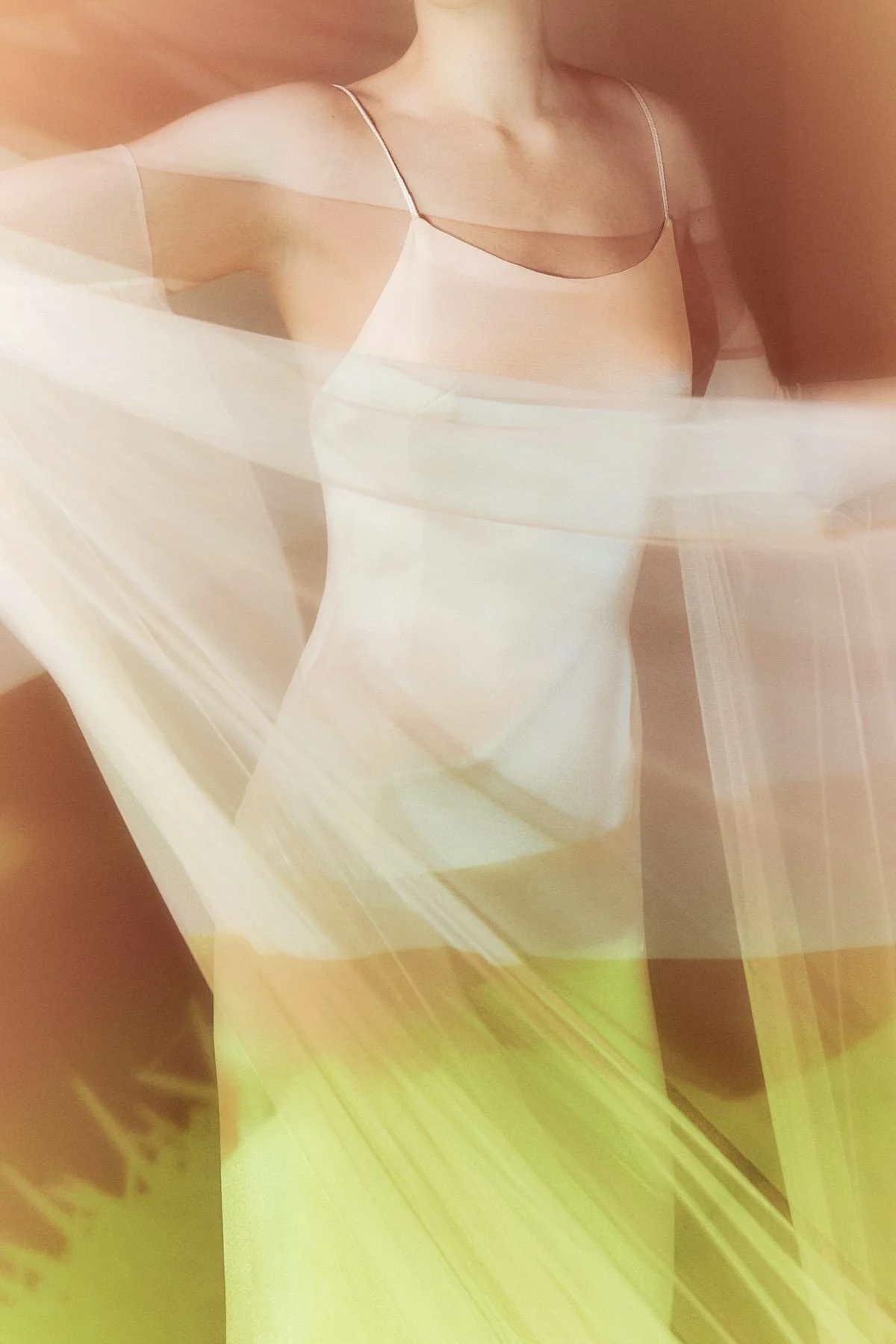 20:justine-jurk-ligne-earrings-eva-janssens-bridal-cestmoi-trouwjurk-2023-web-.004.jpeg