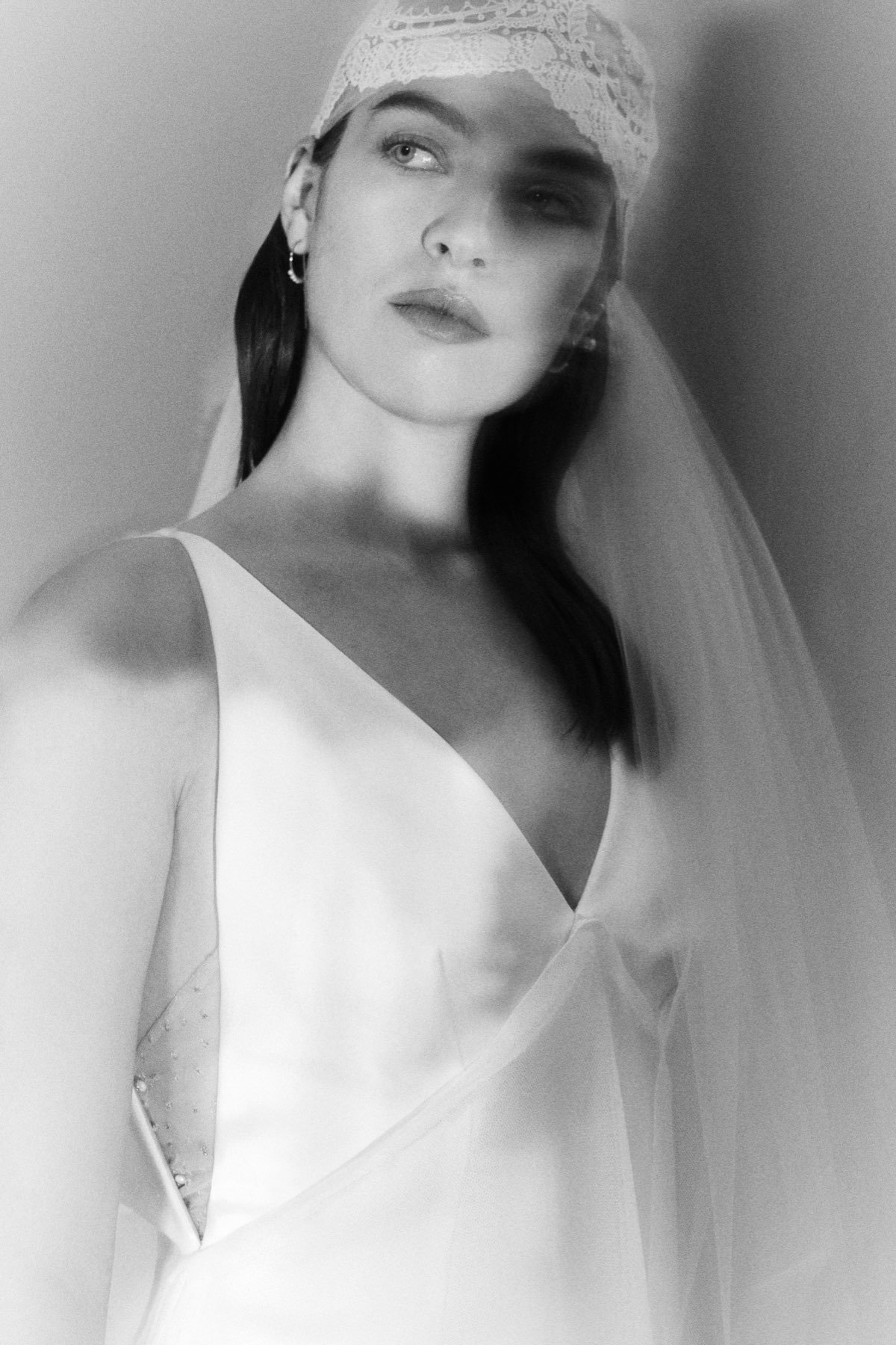 13:treize-jurk-fantine-veil-oorbel-eva-janssens-bridal-cestmoi-trouwjurk-2023-web-.006.jpeg