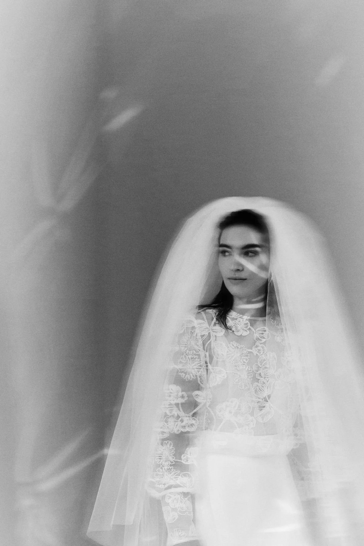 24:carise-top-daria-broek-hepburn-veil-earrings-eva-janssens-bridal-cestmoi-trouwjurk-2023-web-.001.jpeg