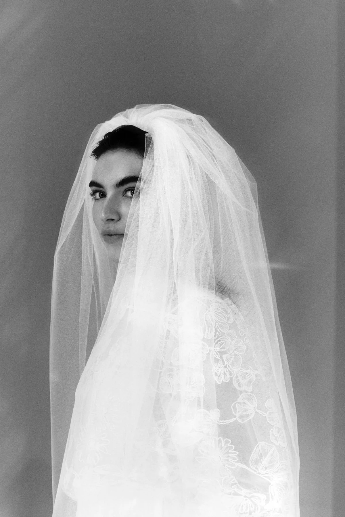 24:carise-top-daria-broek-hepburn-veil-earrings-eva-janssens-bridal-cestmoi-trouwjurk-2023-web-.003.jpeg