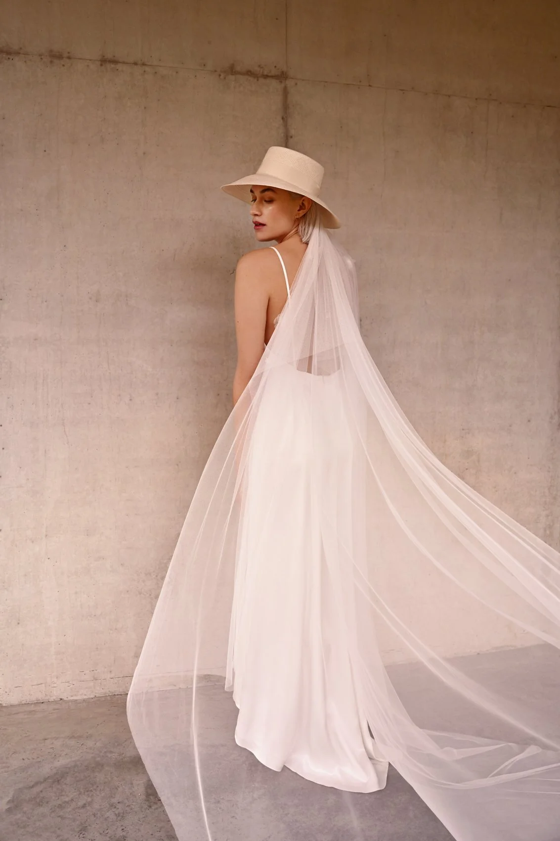 elena_eva_janssens_silhouette_2021_web_1.jpg