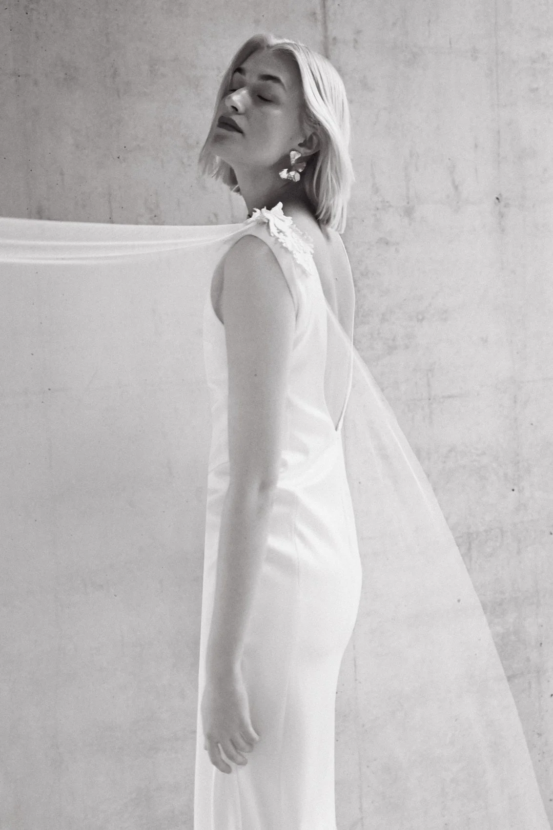 Lisa wedding dress with bridal veil detail