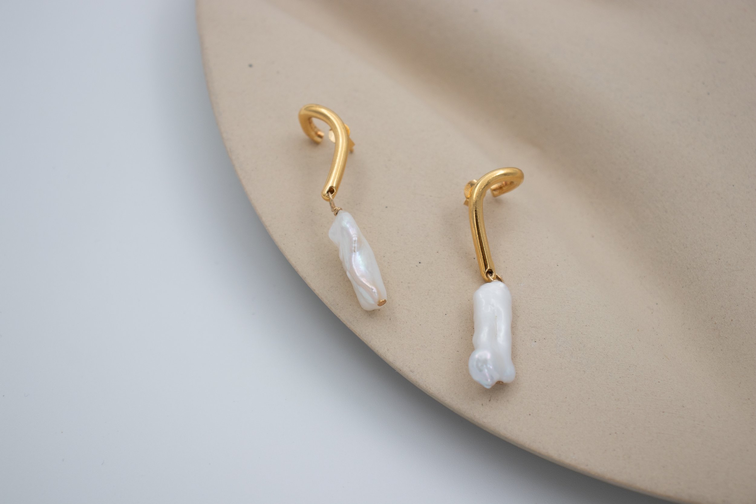 Lilo earring gold.jpg