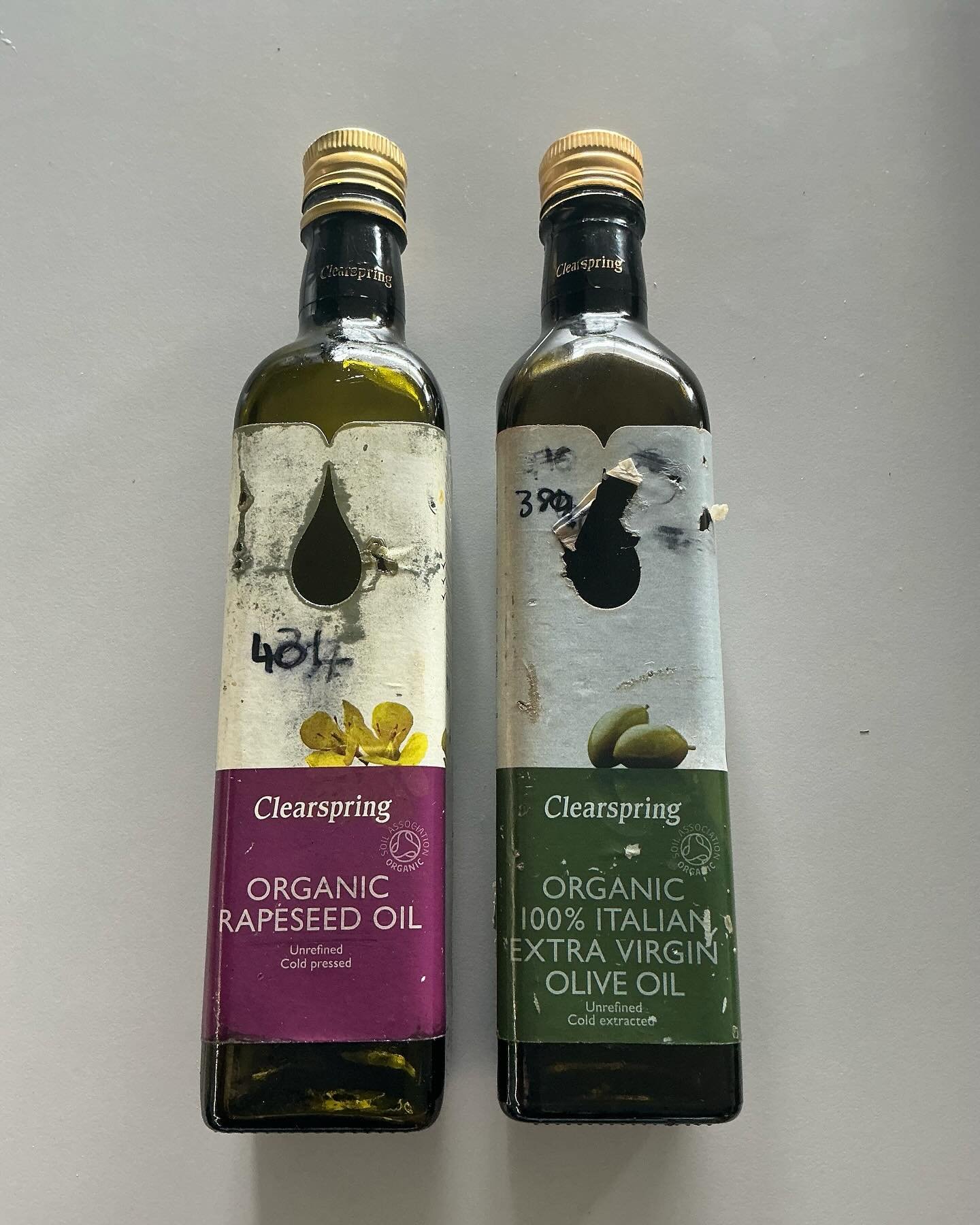Do you refill your oils with us?
Bottles been refilled many times?
Don’t forget to give your bottles a clean every so often 😊
Oil can go off (after a year or two), so you don’t want to mix very old oil reside with new stuff!
#refill