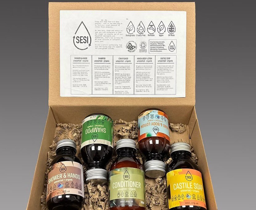 NEW natural Rise &amp; Glow set. Containing 5 @sesirefilluk travel sized products. 
These refillable bottles are perfect for; gifting, weekend breaks or holidays. 

#travelsized #travelsizedproducts #naturalproducts #refillable #refill #refillshop #r