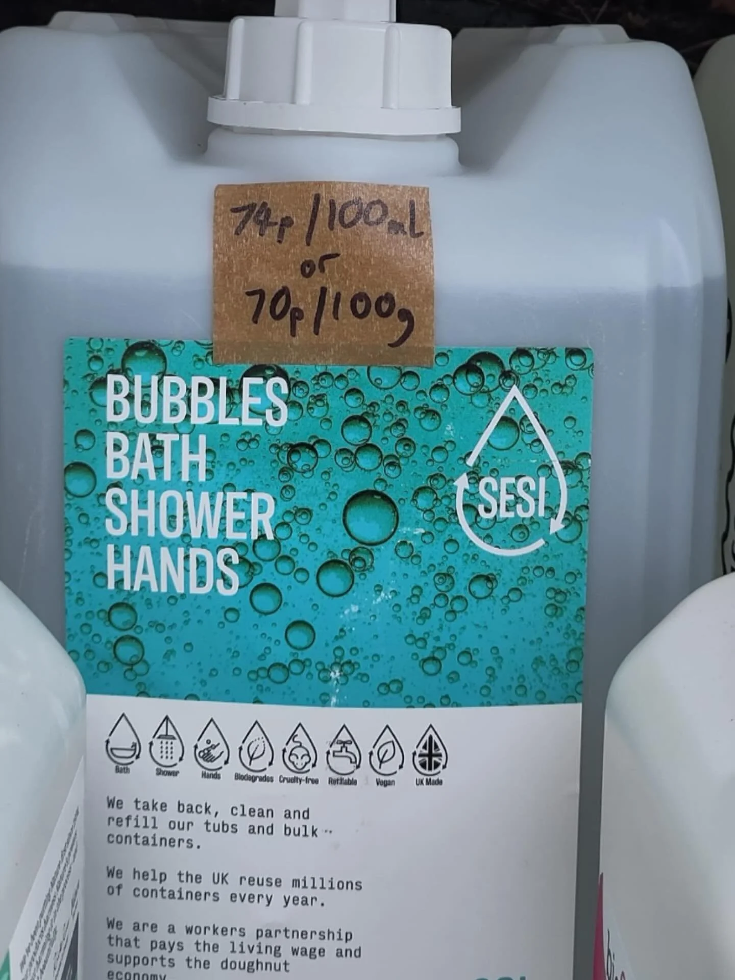 NEW @sesirefilluk bubble bath! 🛁
Bring your own bottle, or grab a bottle from our bottle bank. Perfect for the dark winter evenings. 
We also have candles 🕯️

#bubblebath #winterselfcare #winterselfcaretips #refillshop #refilltoiletries #bulkshoppi