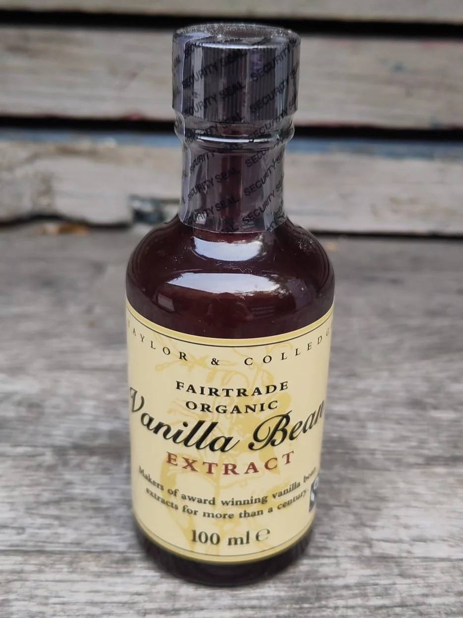 More NEW products for Christmas.
Organic Fairtrade vanilla extract (not an ideal bottle but the best we could find).
Winter spiced chocolate - made in Scotland and in home compostable packaging. 

#christmasbaking #christmascooking #christmassnacking